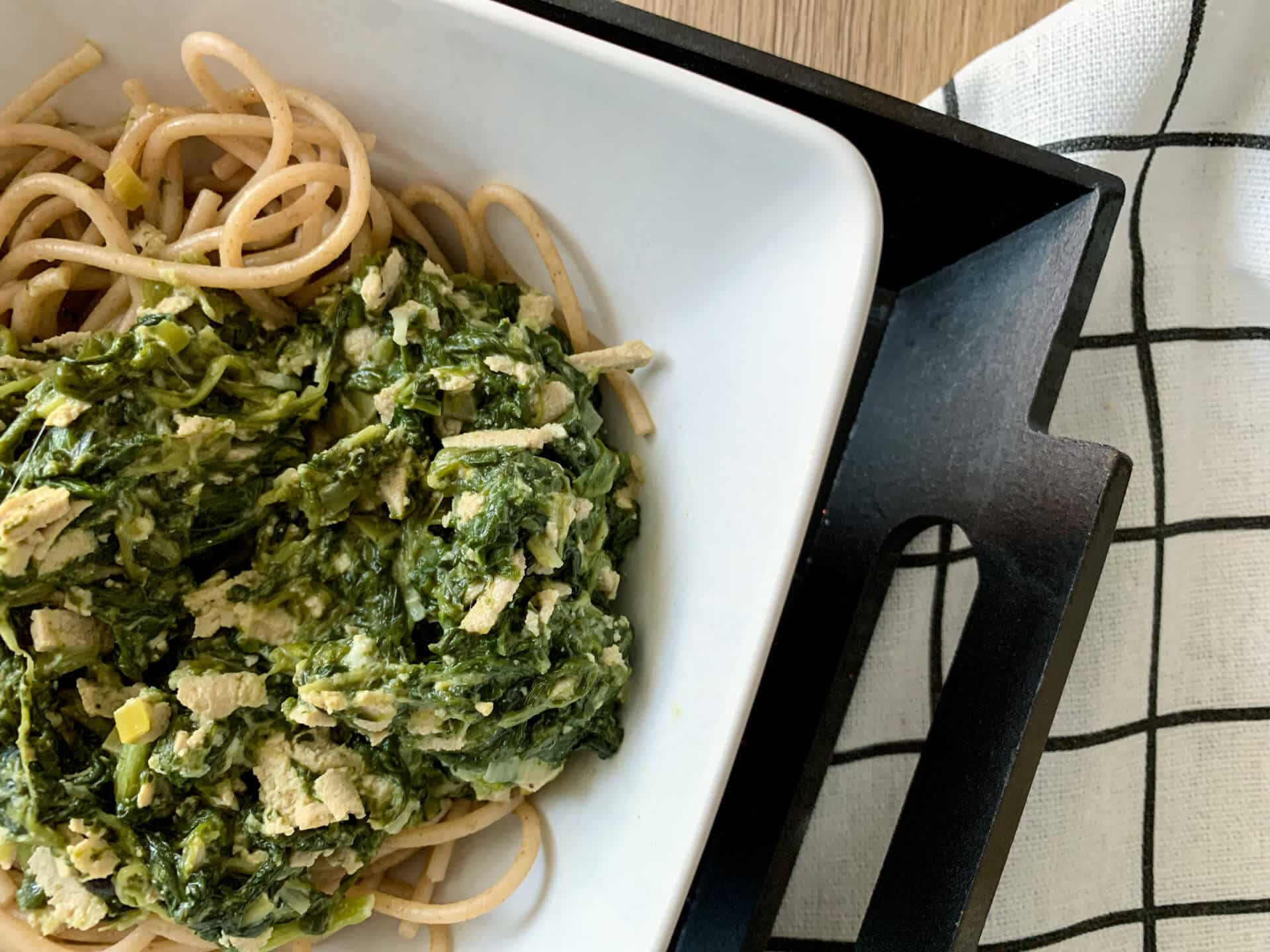 Makaron ze szpinakiem i tofu