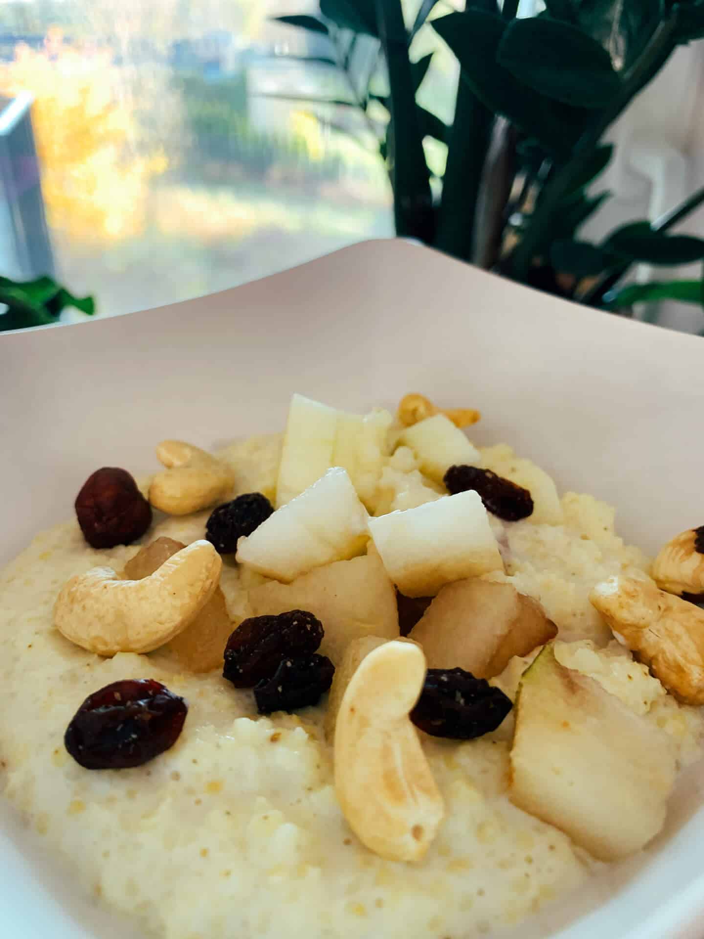 Kasza jaglana na mleku z owocami