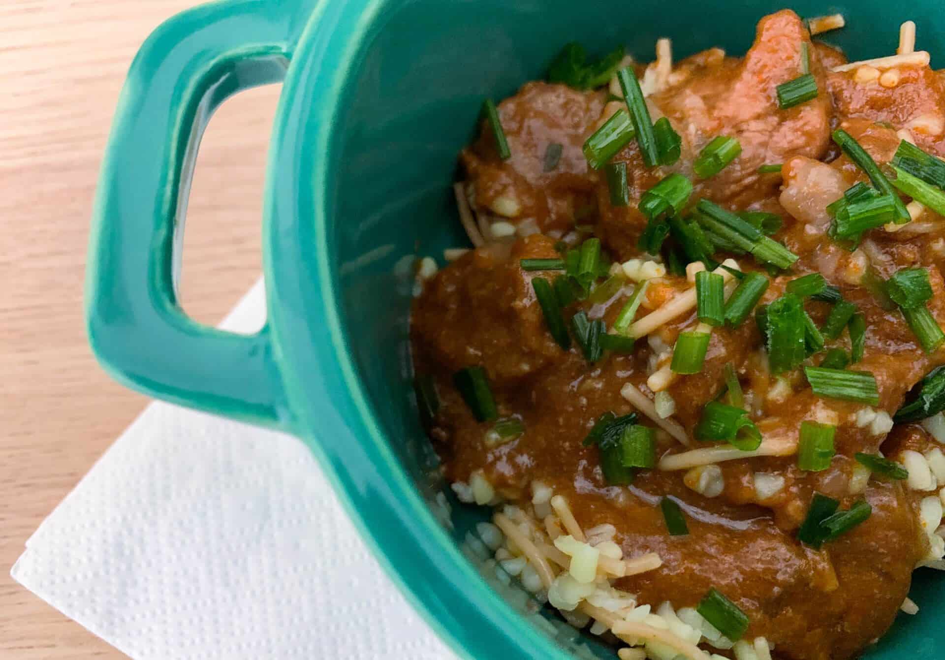 Gulasz węgierski z makaronem i kaszą