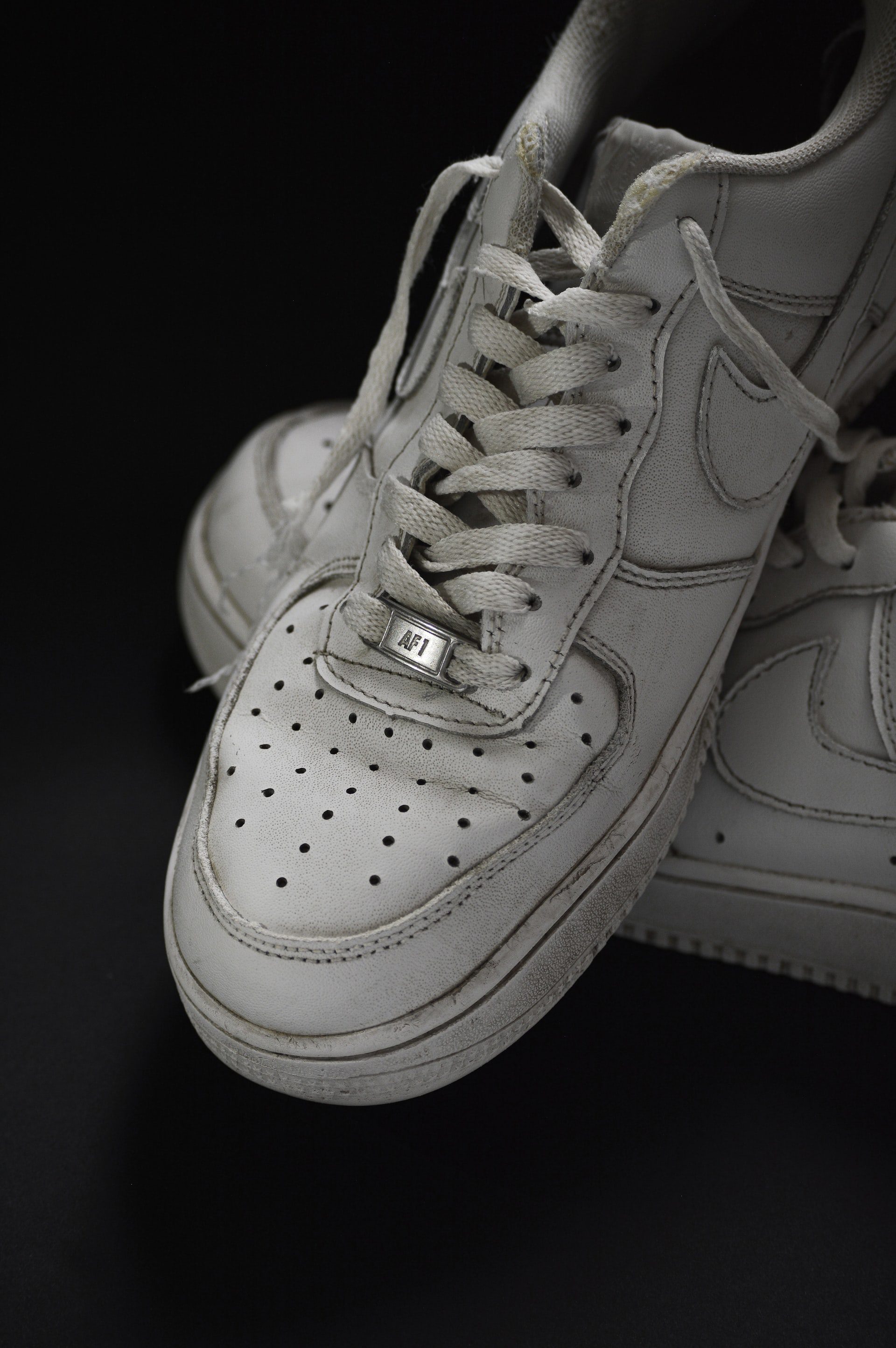 Usuwa brzydki zapach z butów