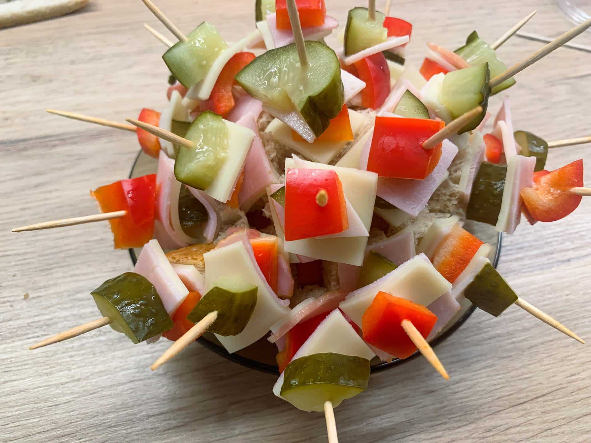 Przystawki na imprezę domową - 10 ciekawych pomysłów 3 Klasyczna wersja koreczków