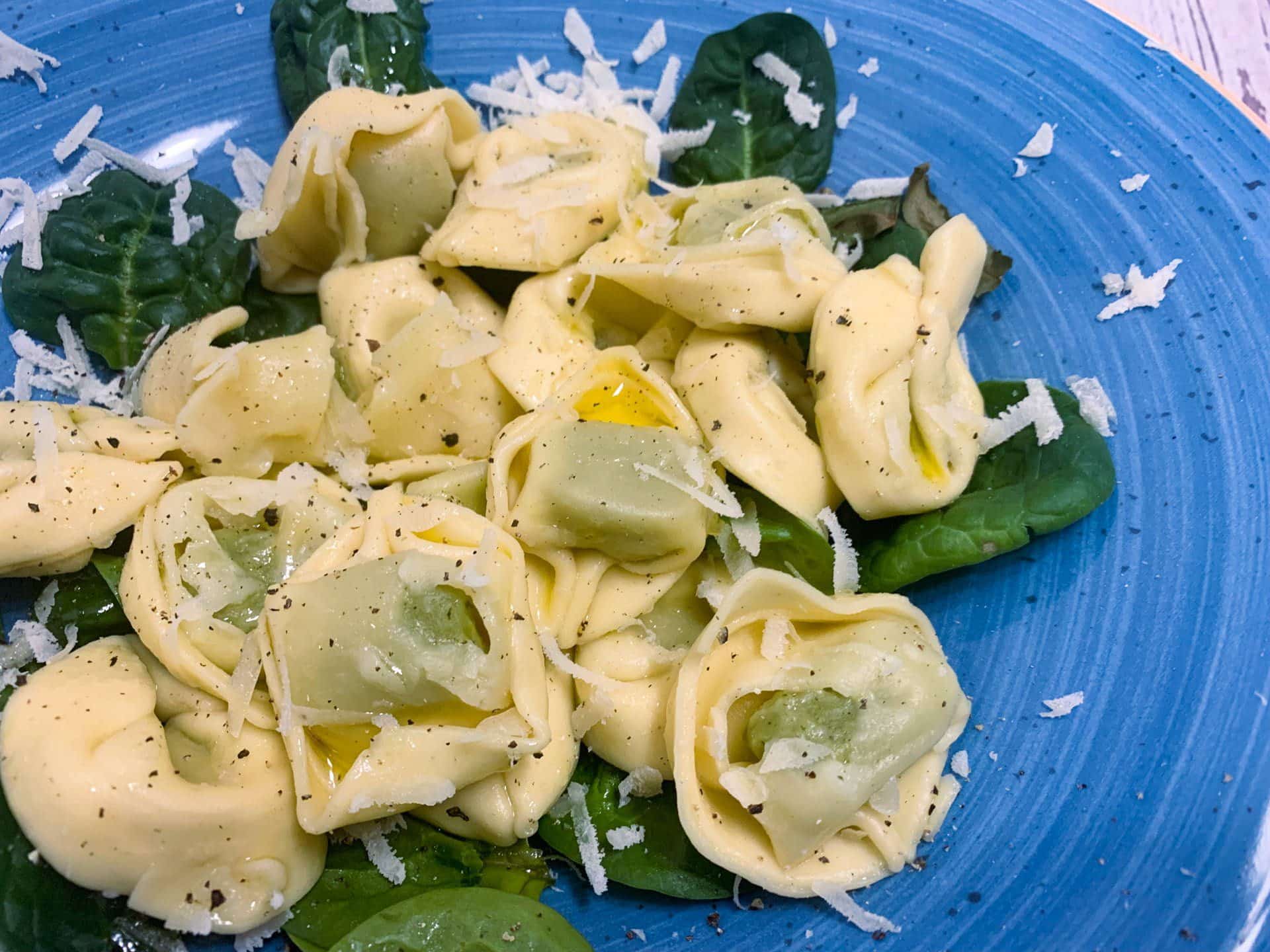 Tortellini ze szpinakiem i ricottą