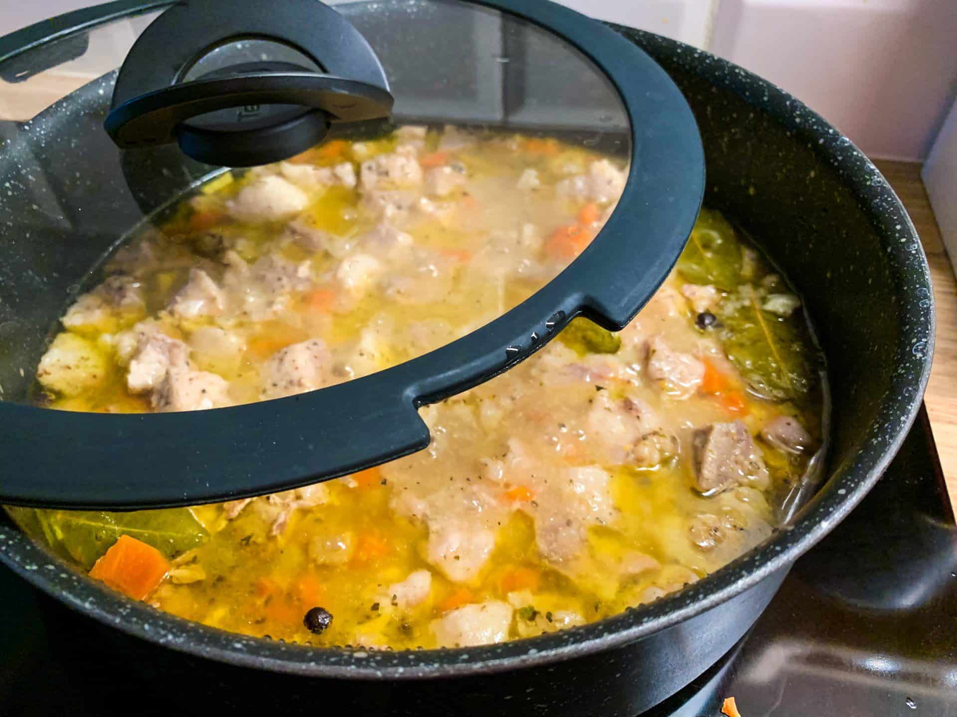 Domowy gulasz z szynki