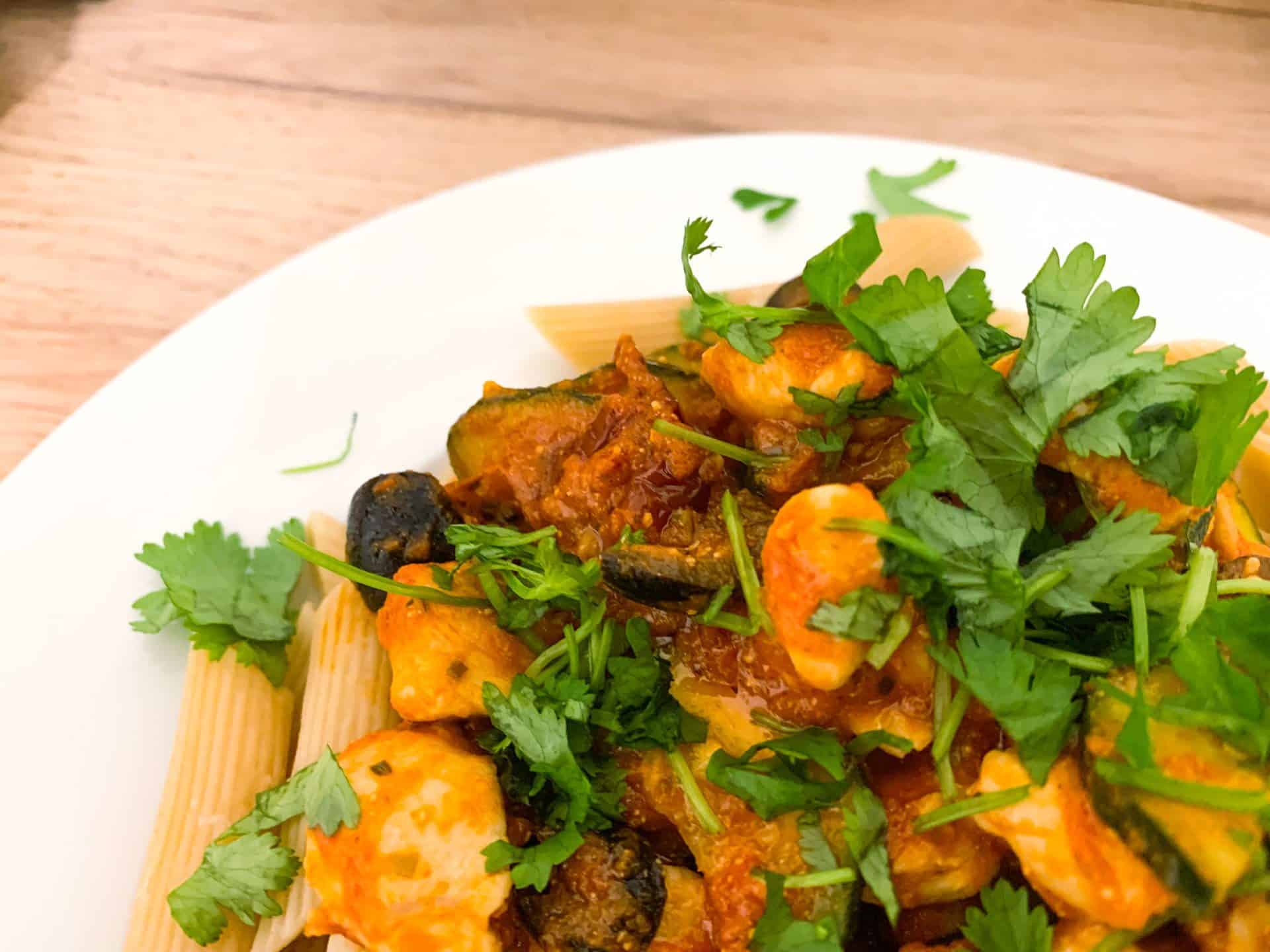 Penne z kurczakiem, cukinią i suszonymi pomidorami