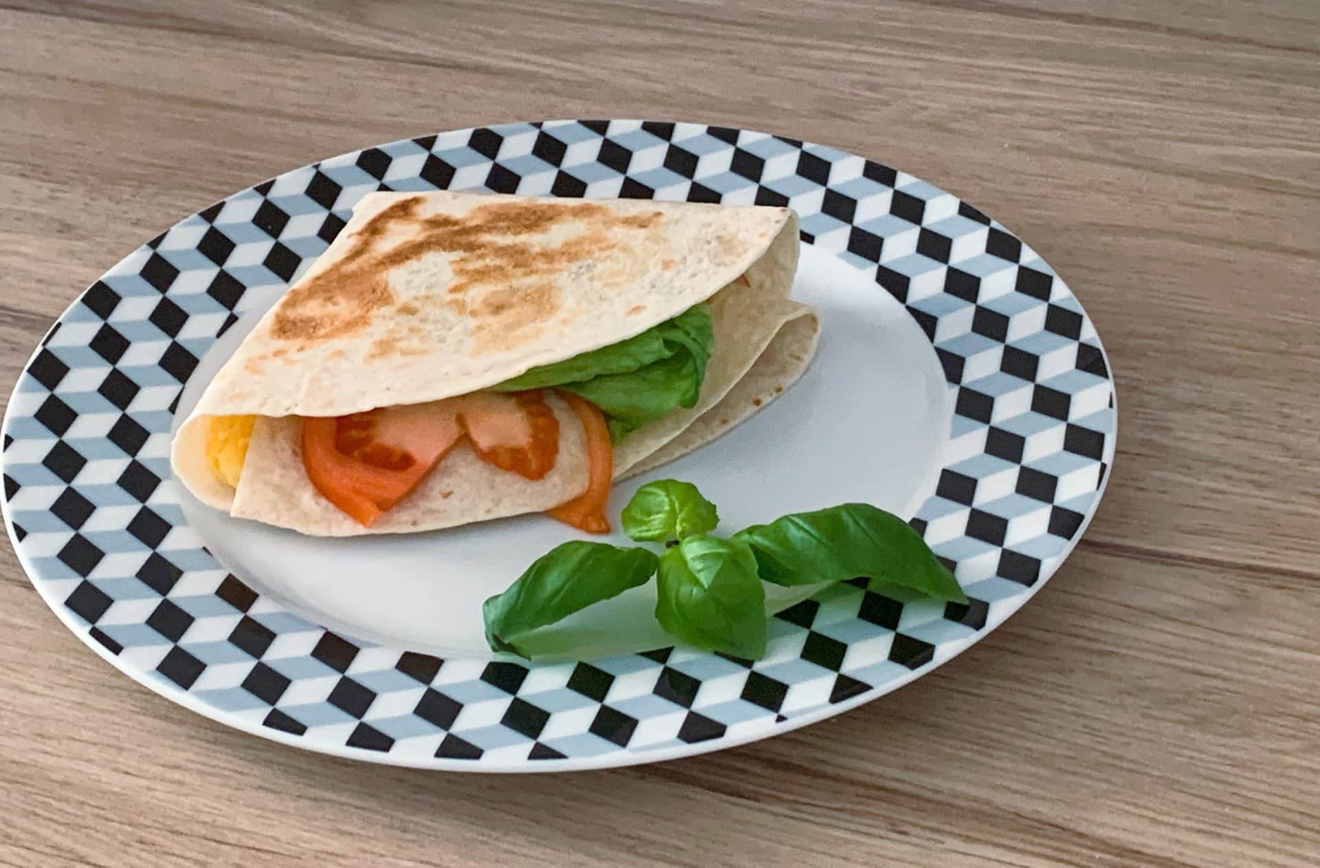 Tortilla z jajecznicą i warzywami 3 IMG 5908