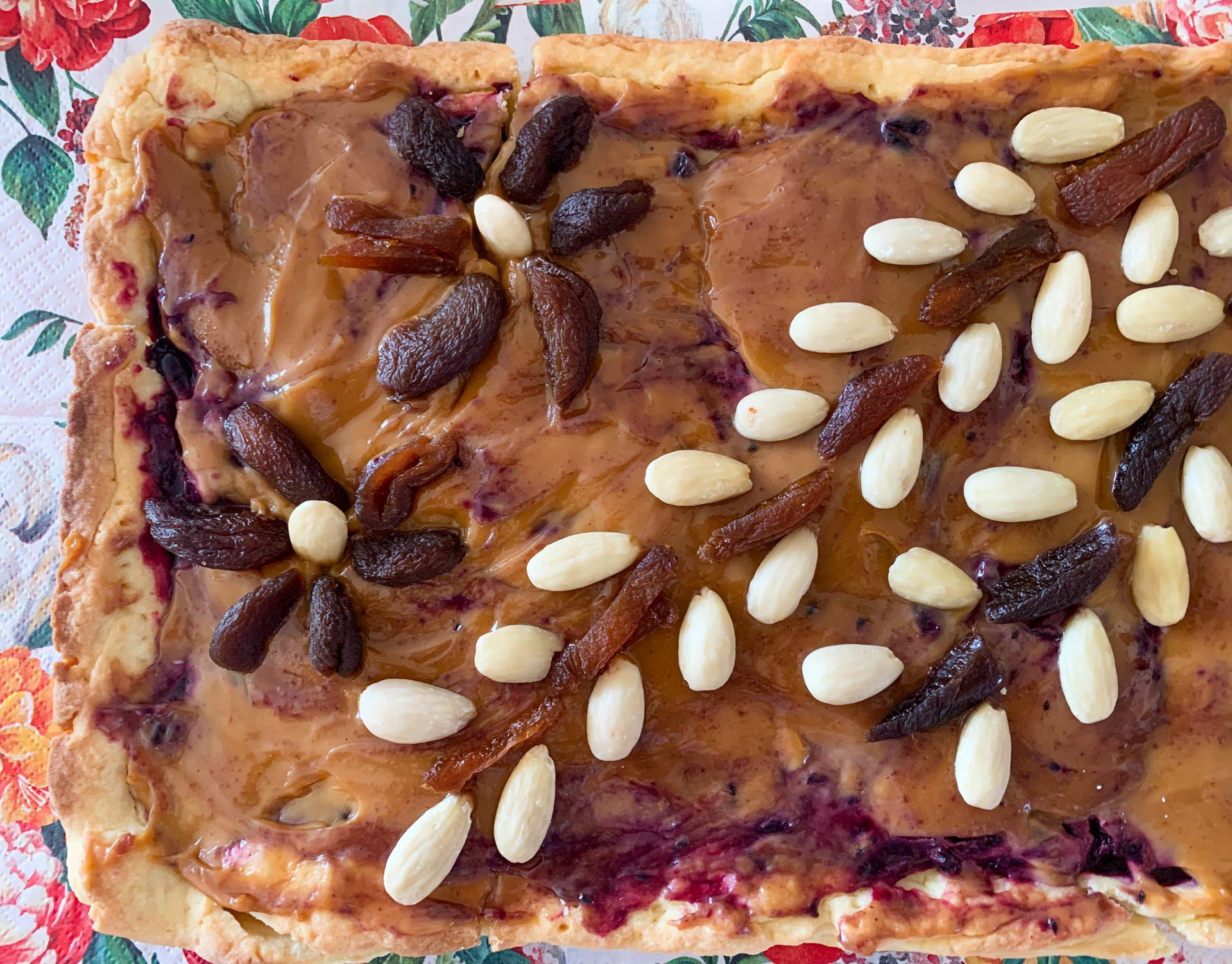 Mazurek z powidłami i kajmakiem