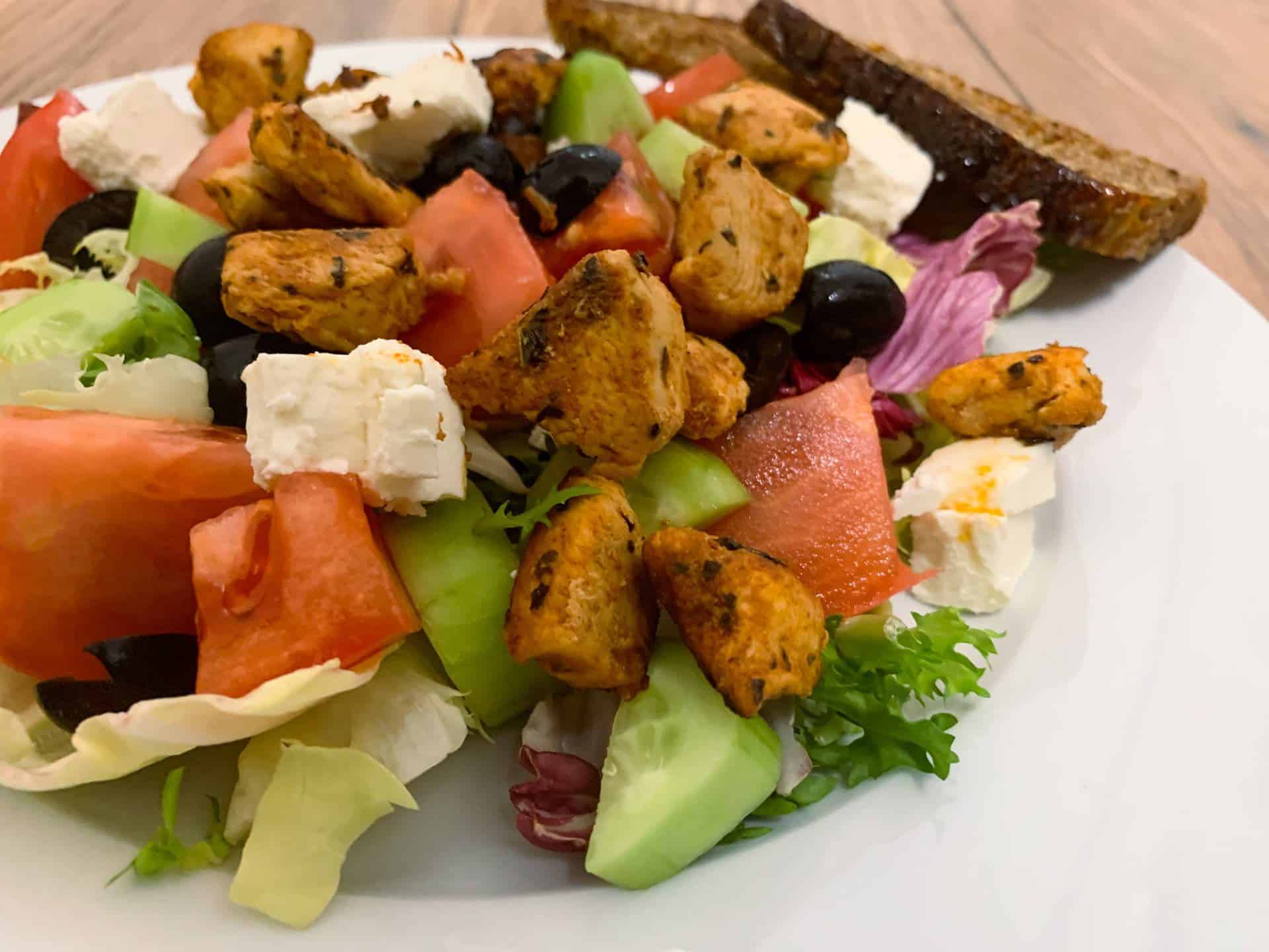 Sałatka z kurczakiem i fetą