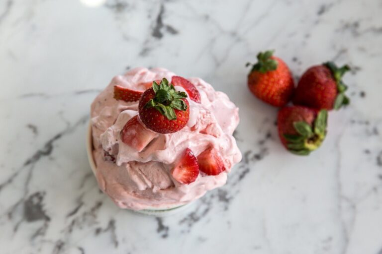 Domowe lody truskawkowe