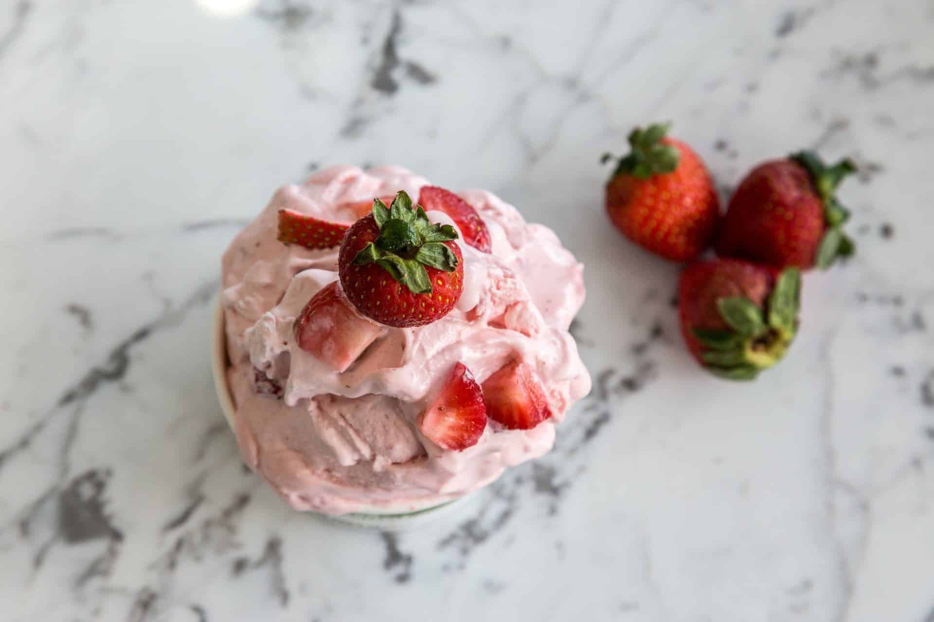 Domowe lody truskawkowe