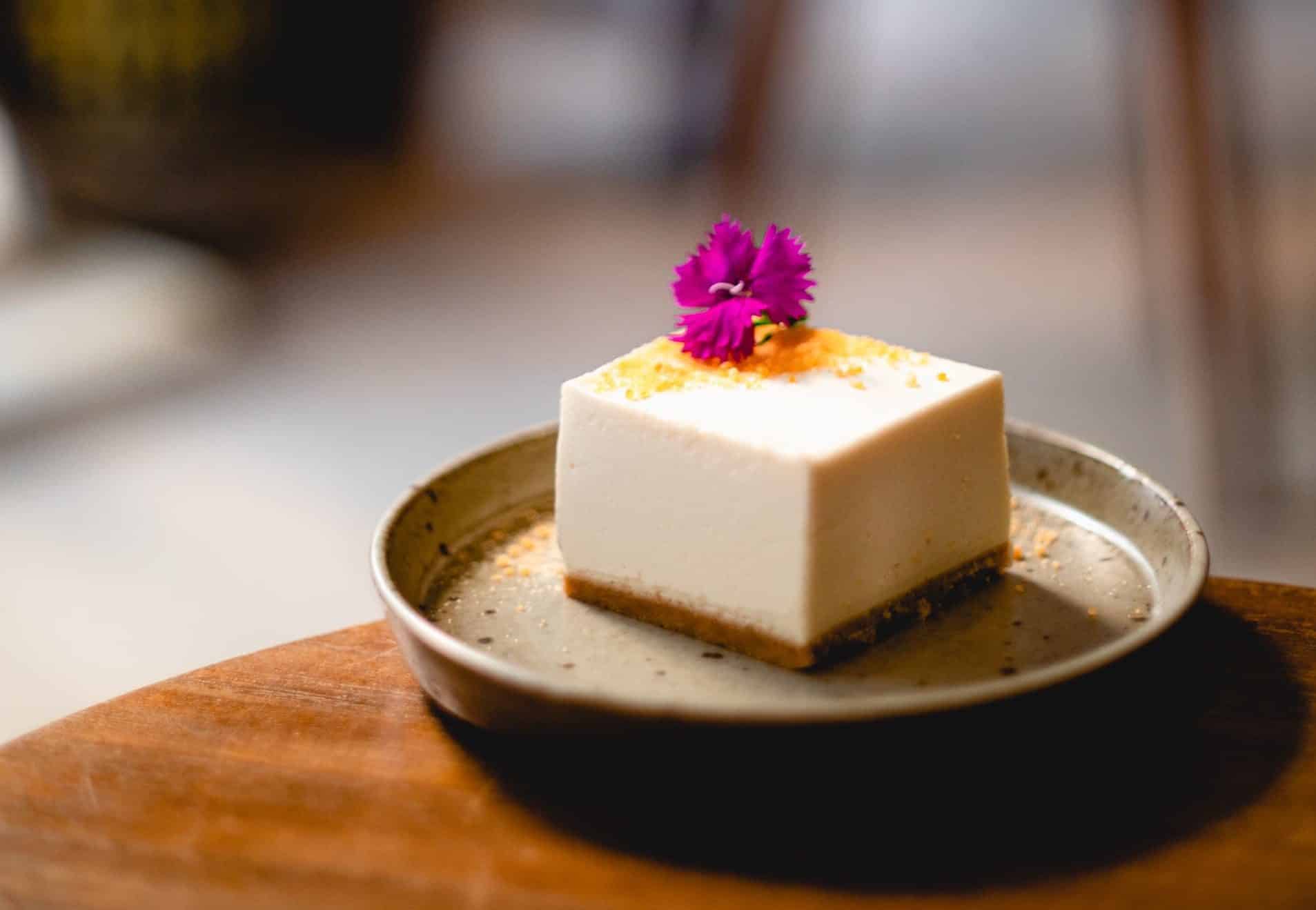 Sernik bez pieczenia na herbatnikach