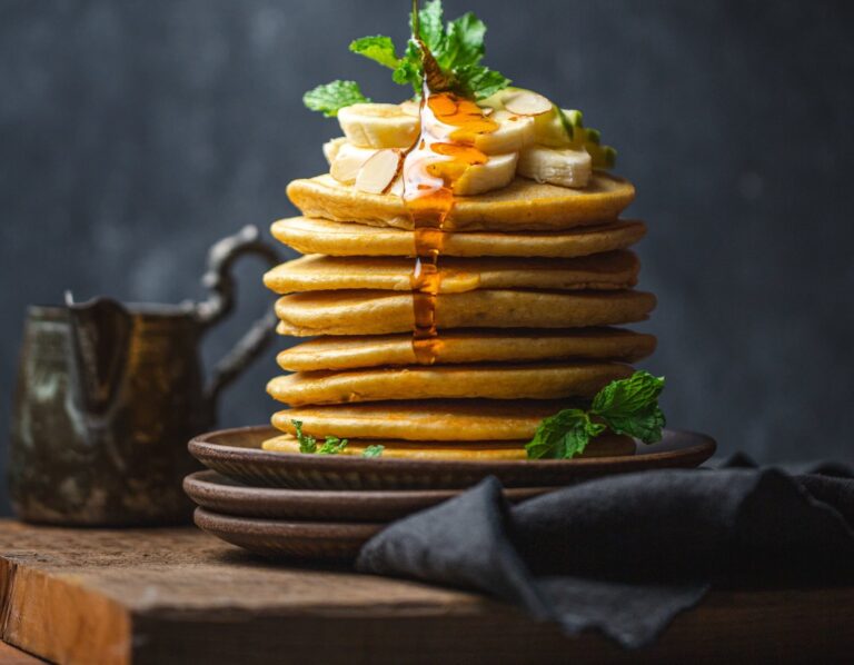 Amerykańskie pancakes z syropem klonowym