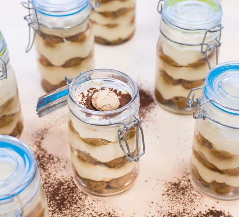 Deser Tiramisu w mini słoiczkach