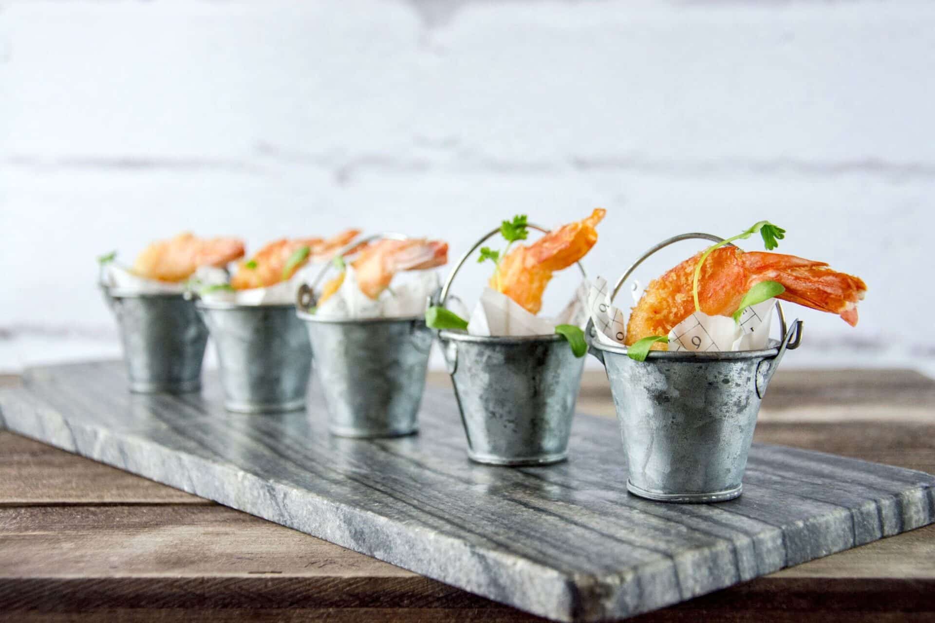 Krewetki w tempurze z sosem z mango i chilli