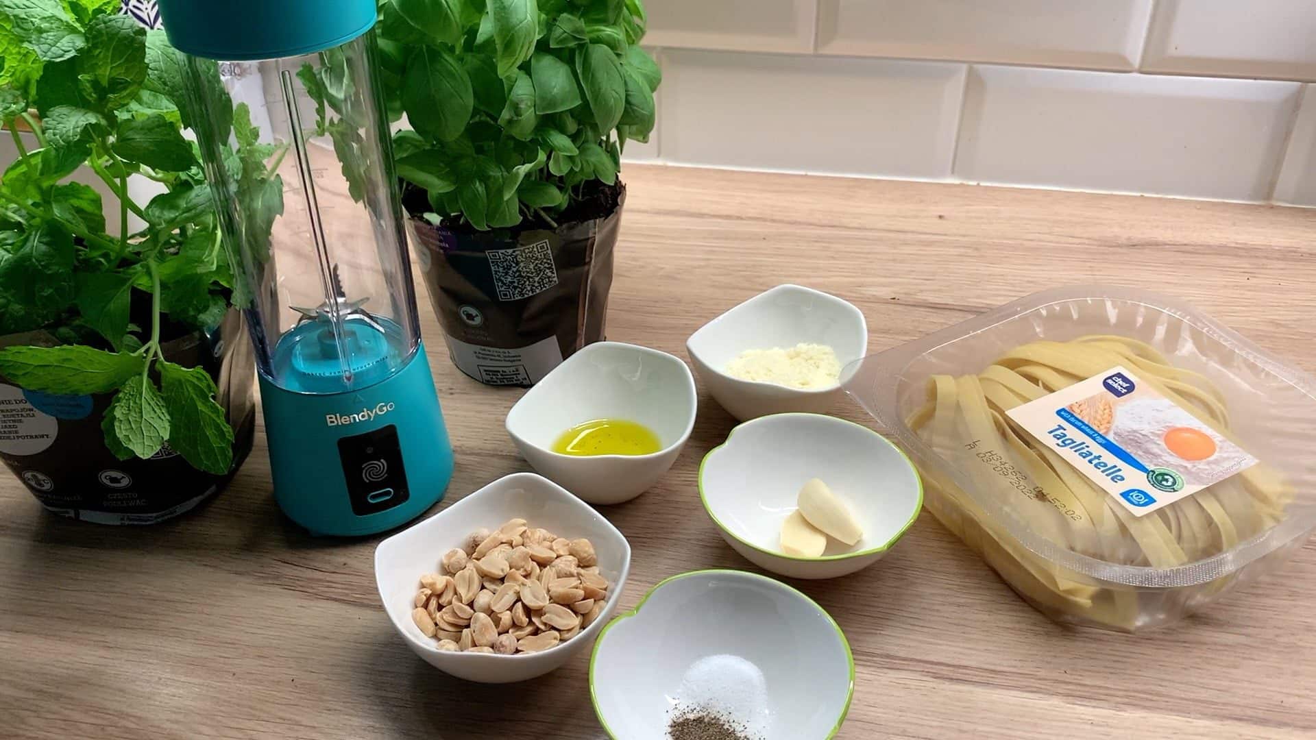 Tagliatelle z zielonym pesto