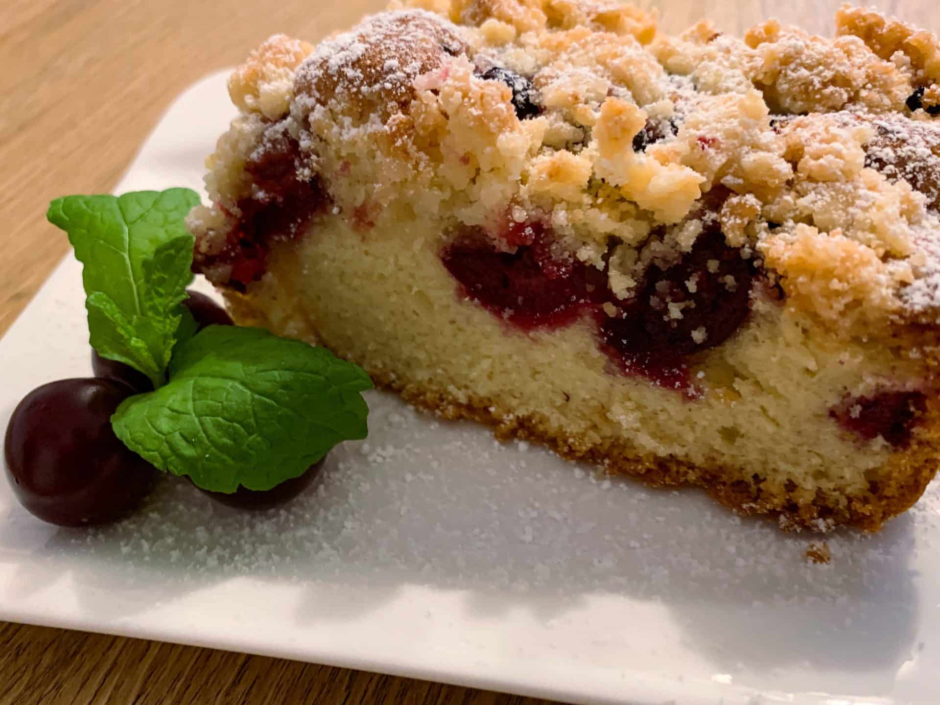 Ucierane ciasto z wiśniami