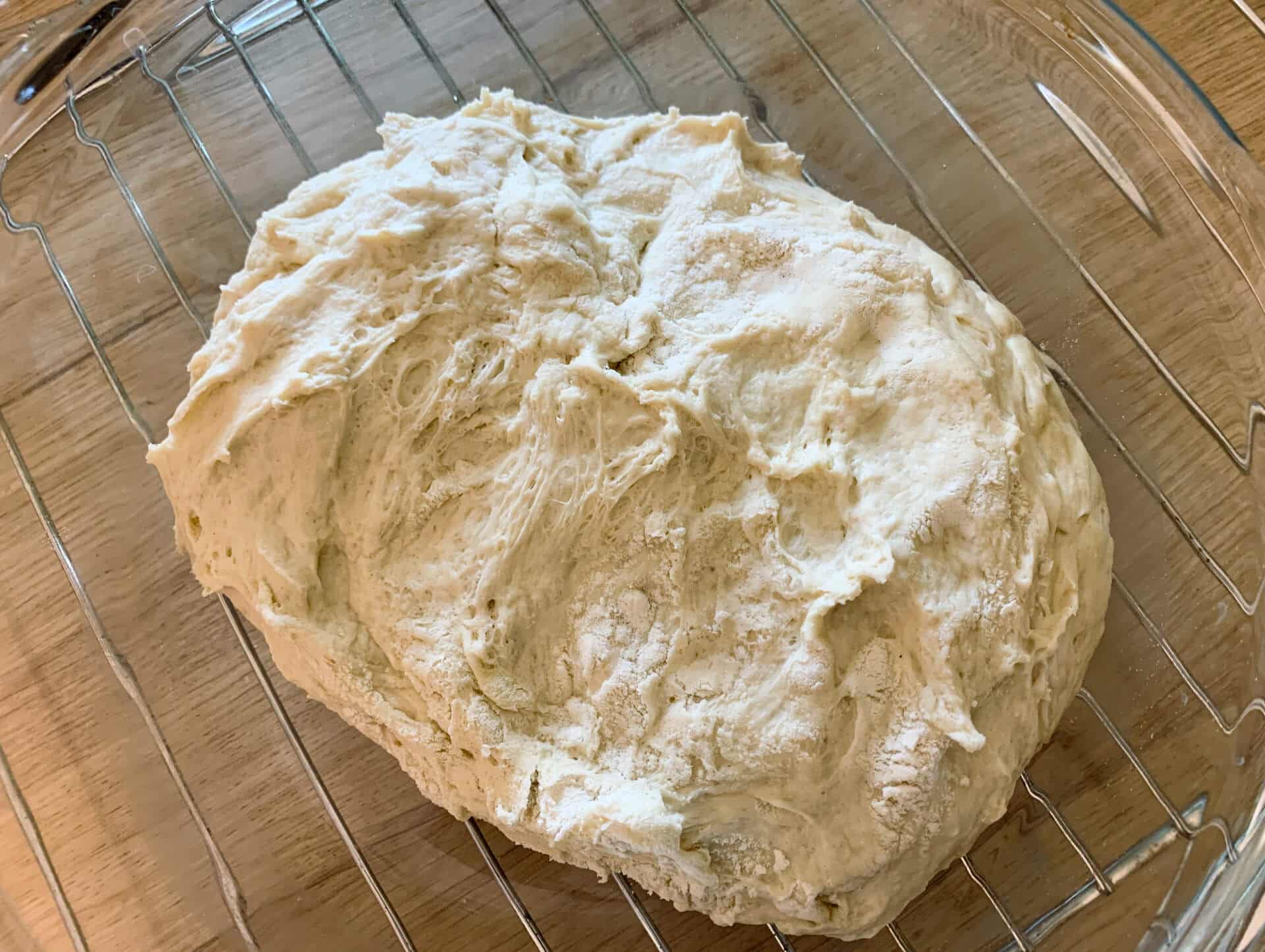 Chleb pszenny z naczynia żaroodpornego