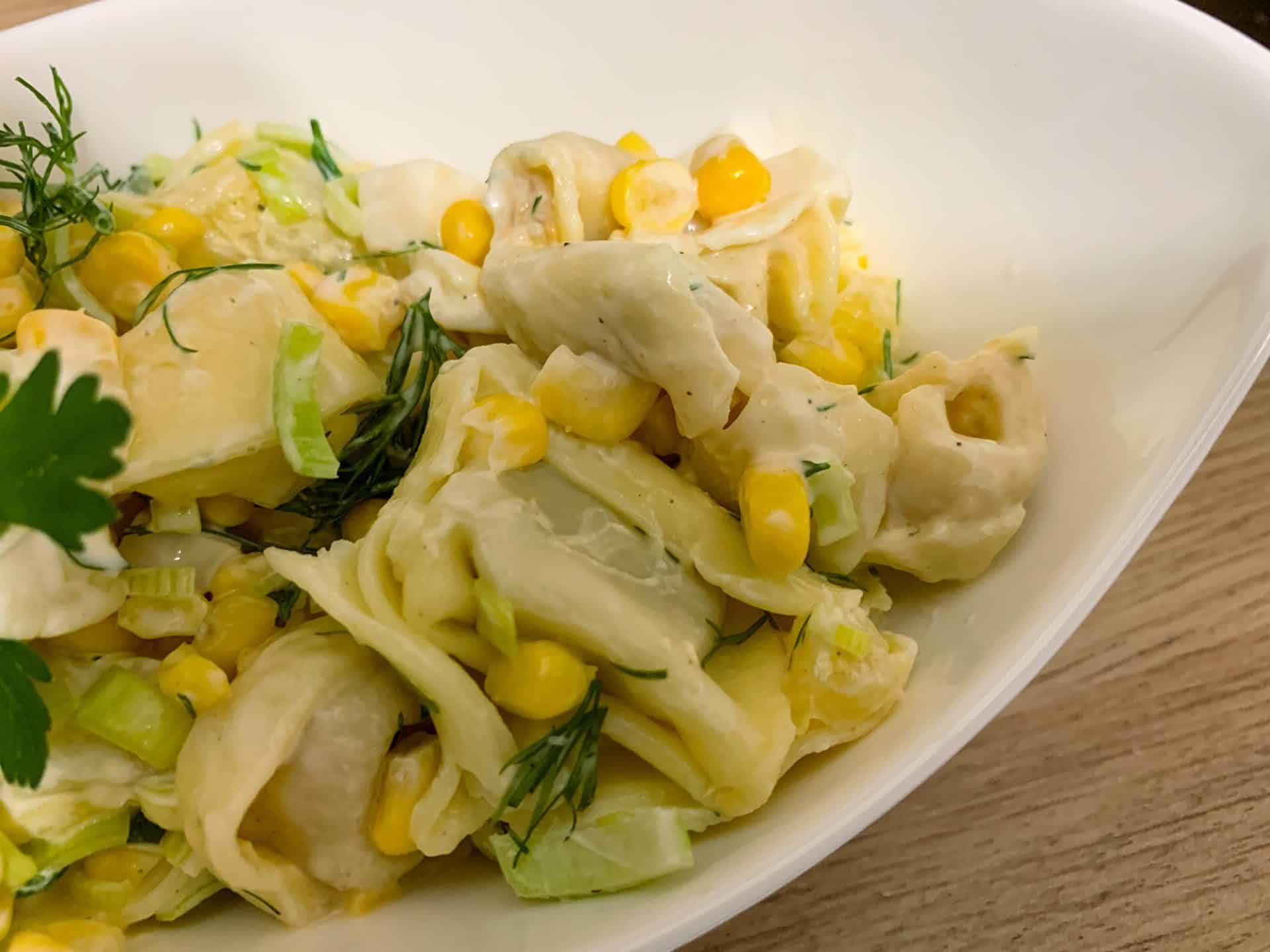 Sałatka z tortellini na słodko