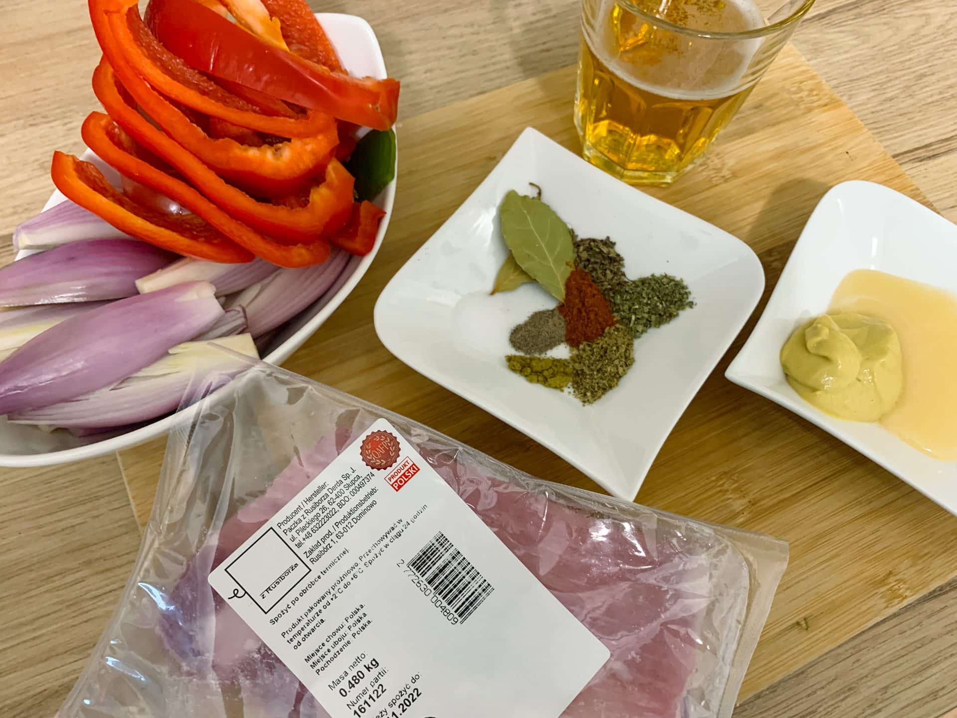 Żeberka pieczone w piwie składniki