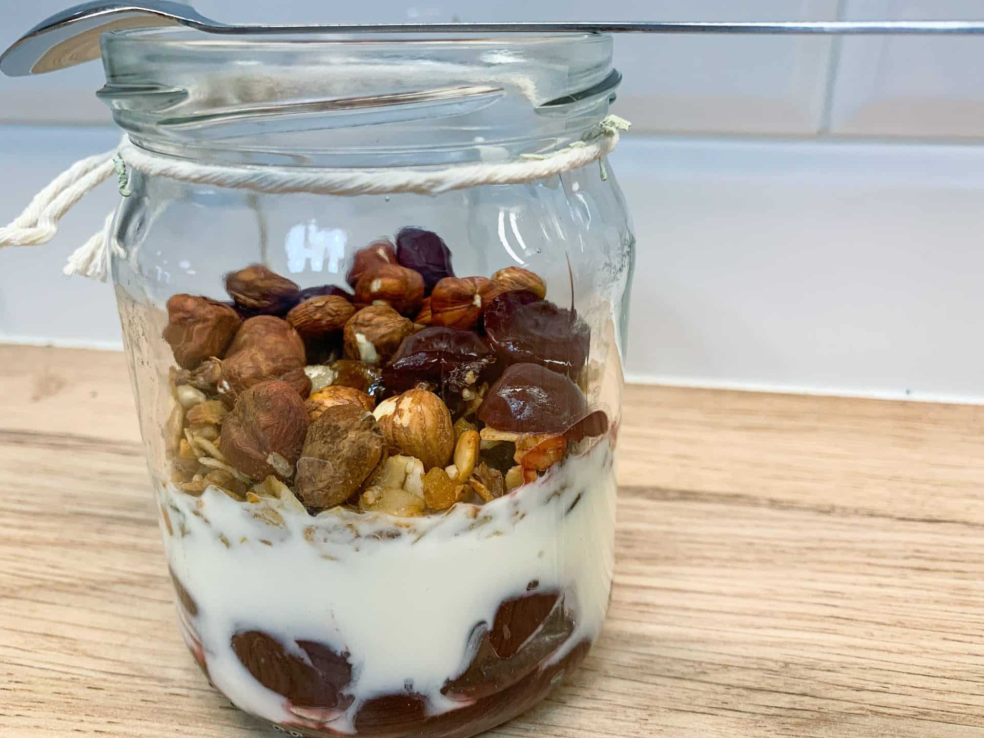 Jogurt z czereśniami