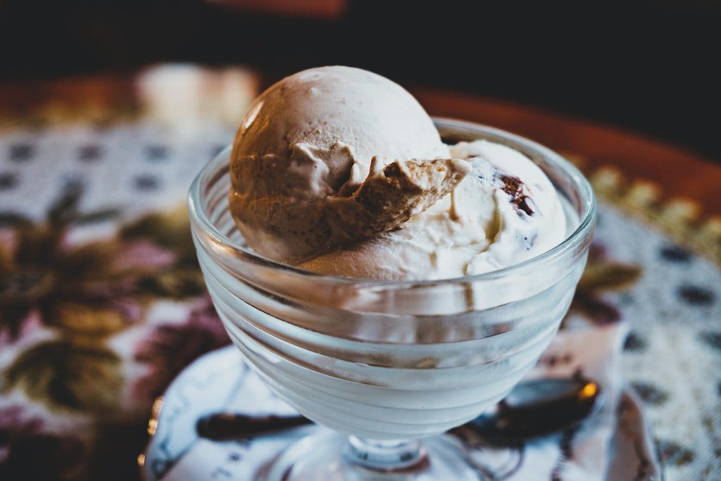 Dlaczego warto jeść lody zimą?