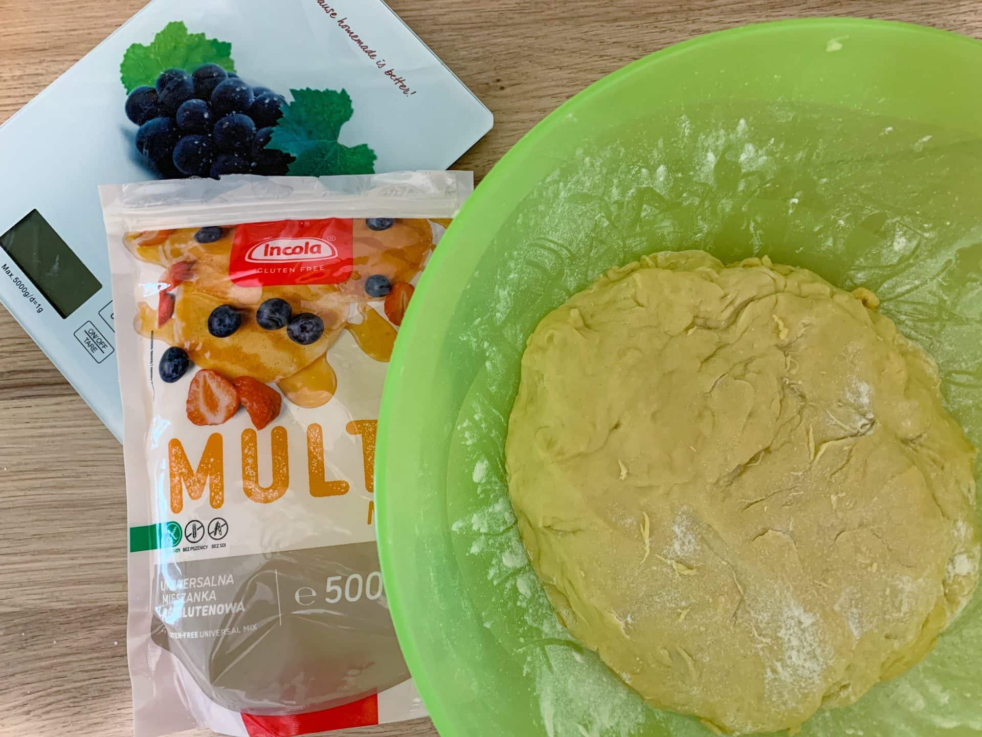 Bezglutenowe pączki z różą