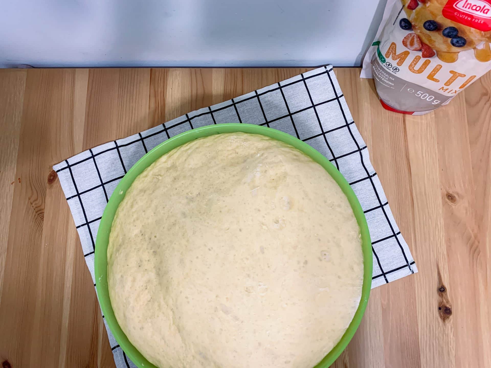 Bezglutenowe pączki z różą