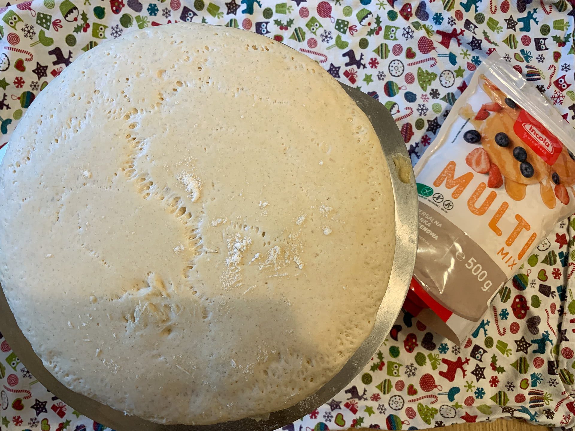 Chleb bezglutenowy z naczynia żaroodpornego