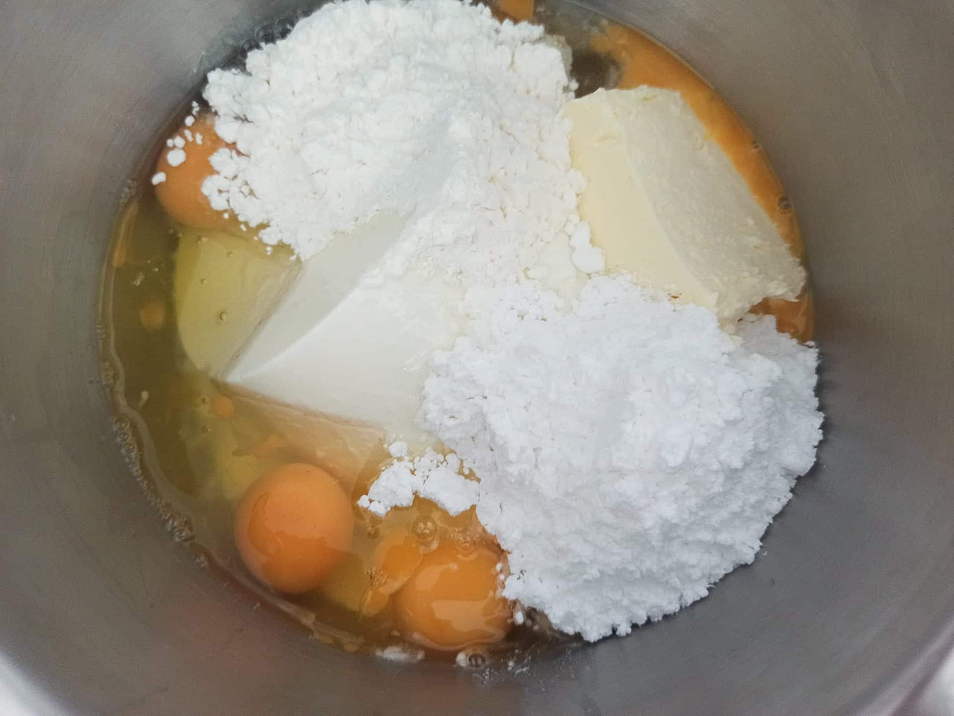 Sernik słony karmel