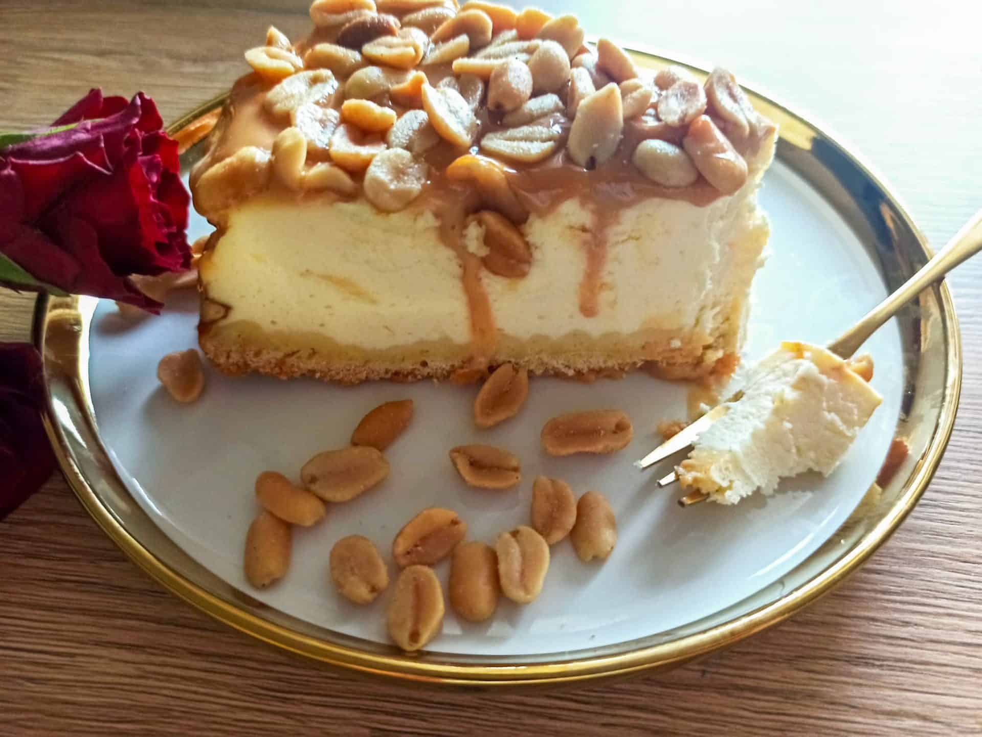 Sernik słony karmel