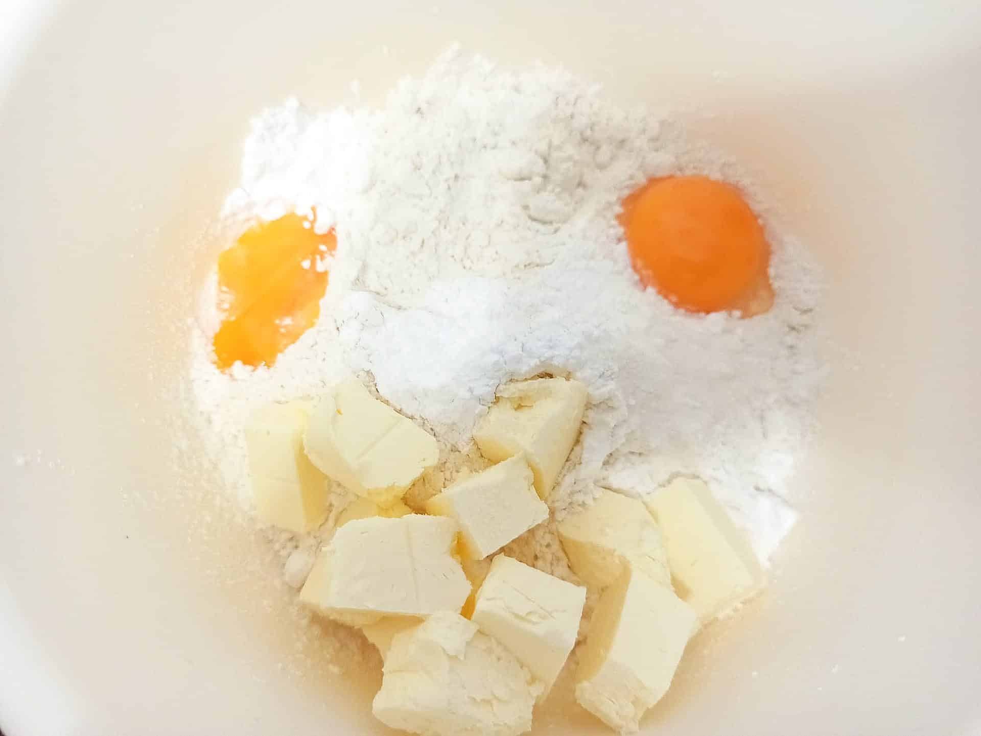 Sernik słony karmel