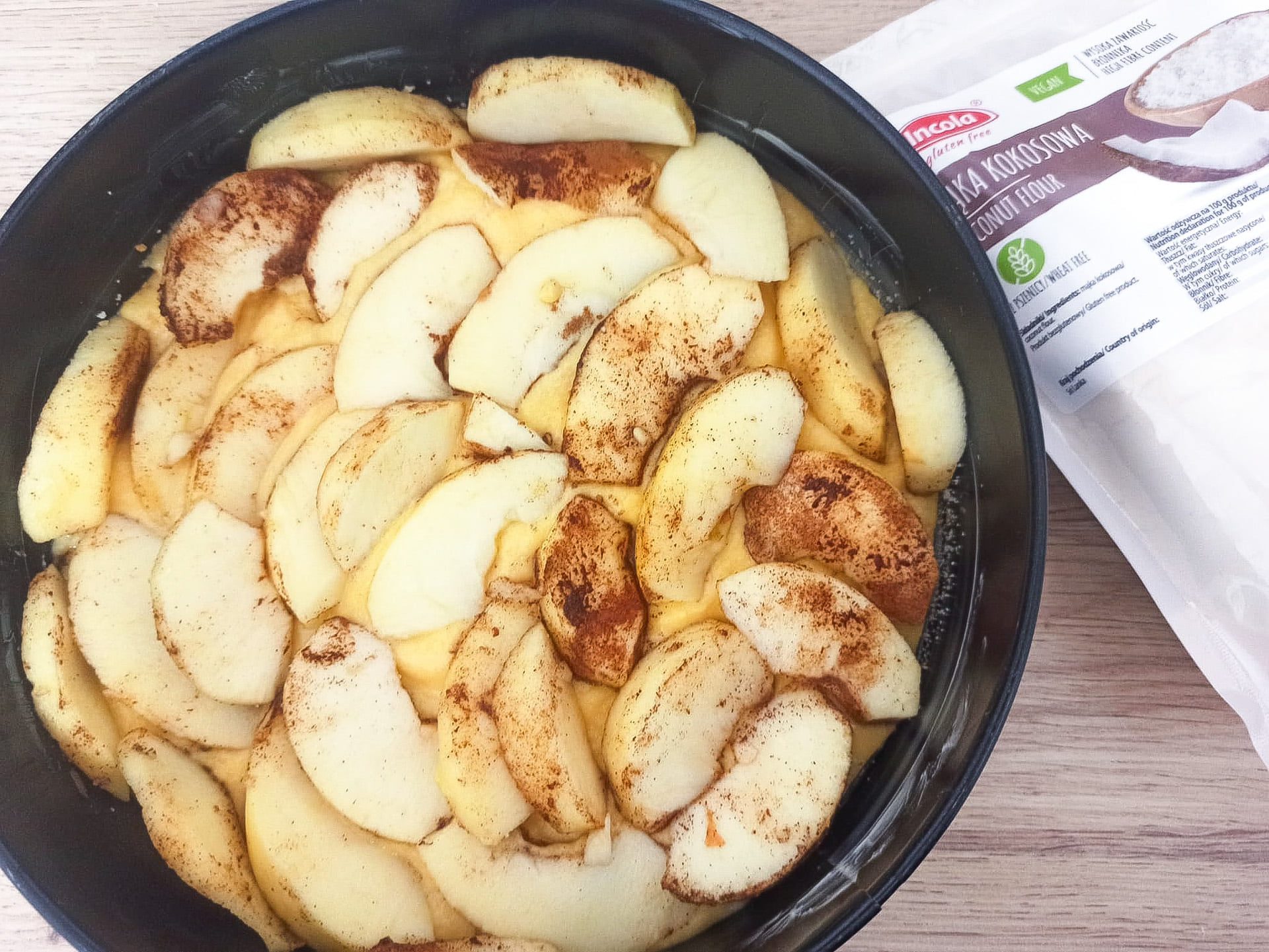 Bezglutenowe ciasto kokosowe z jabłkami