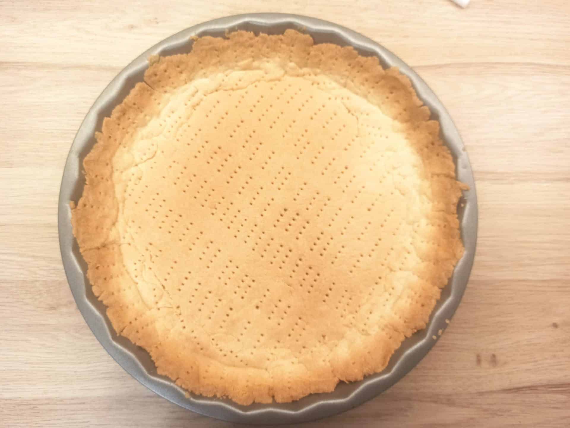 Tarta z budyniem i truskawkami