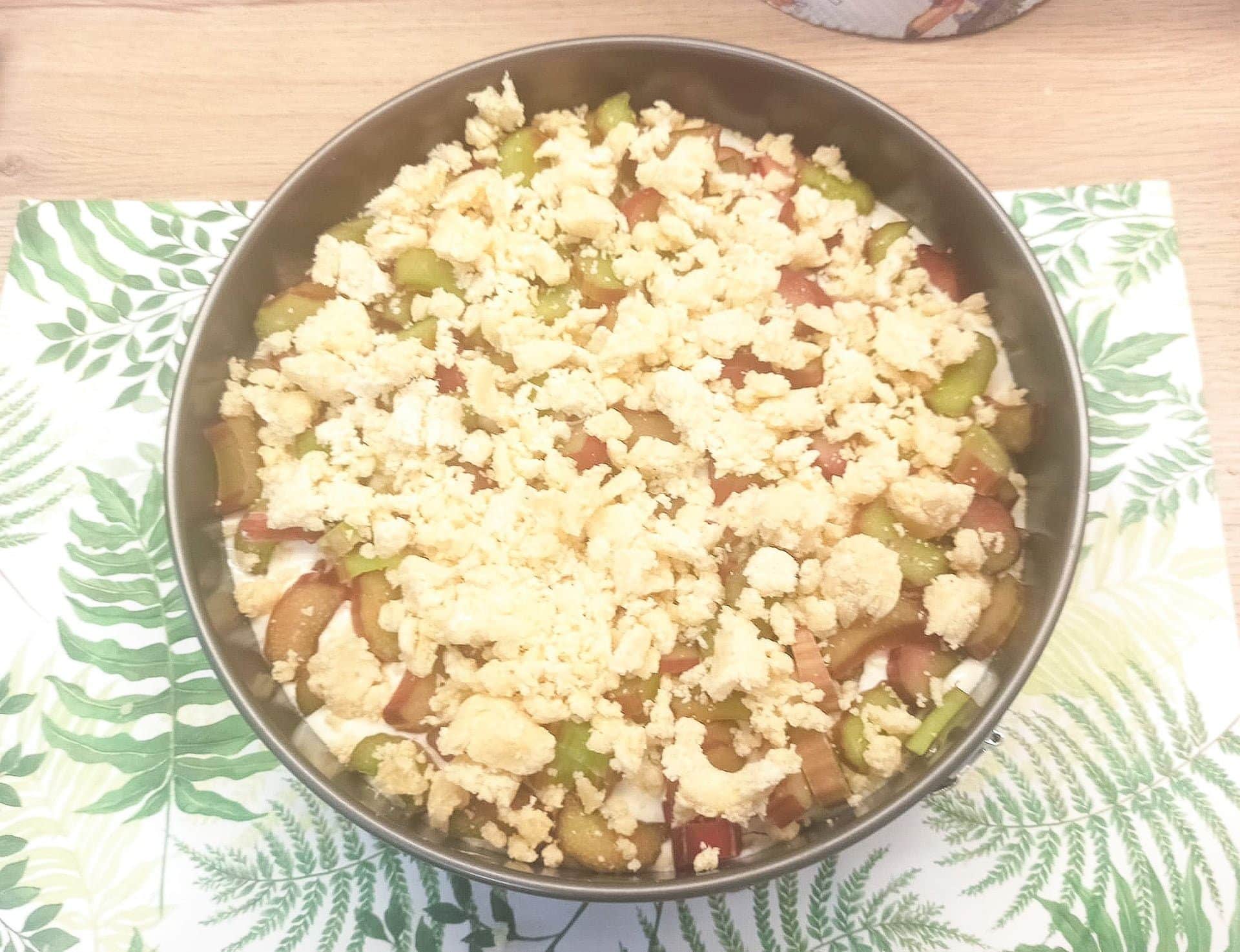 Ciasto serowe z rabarbarem