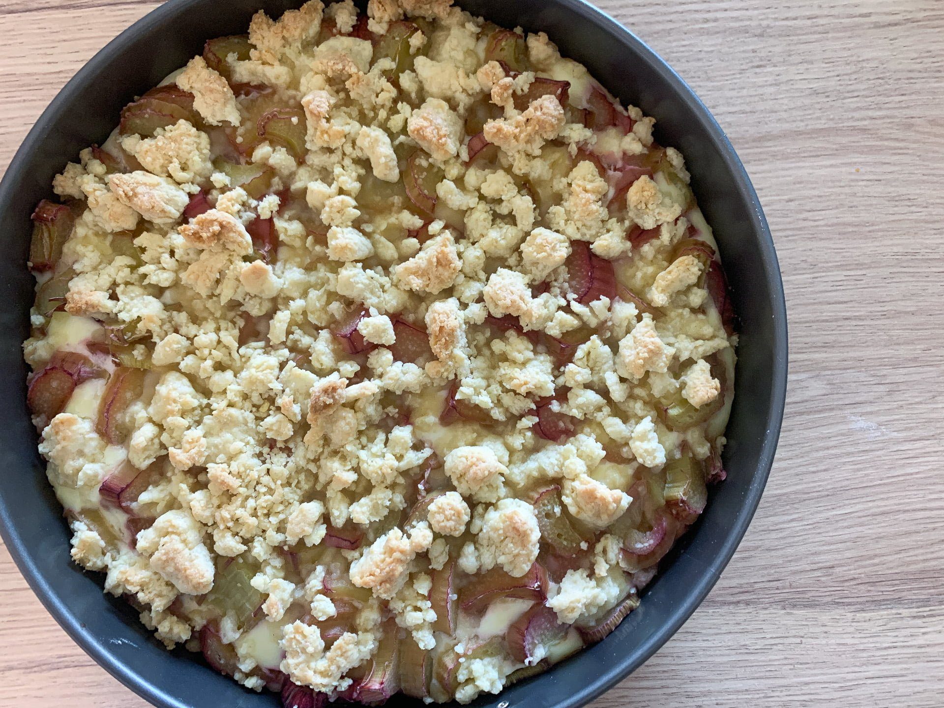 Ciasto serowe z rabarbarem