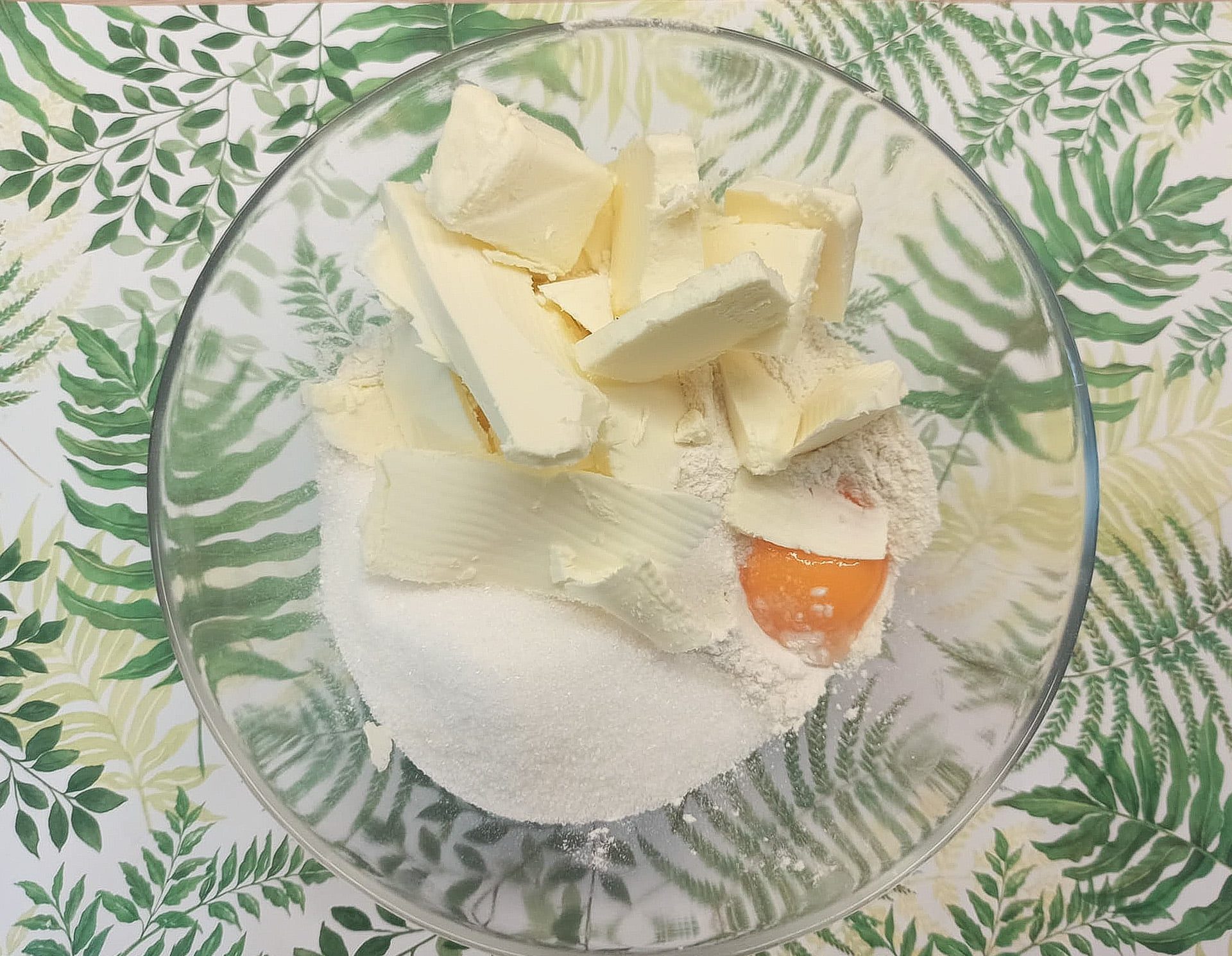 Ciasto serowe z rabarbarem