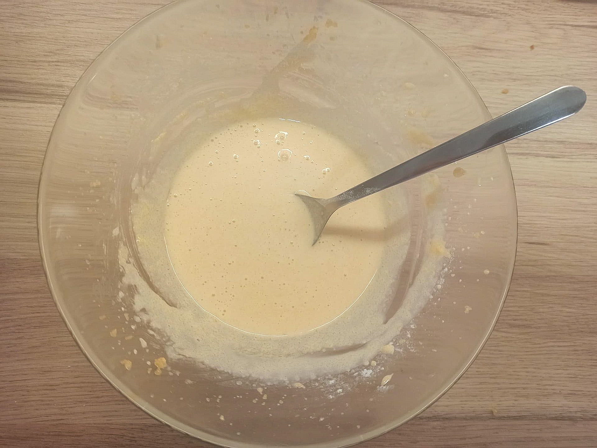 Tarta z budyniem i truskawkami