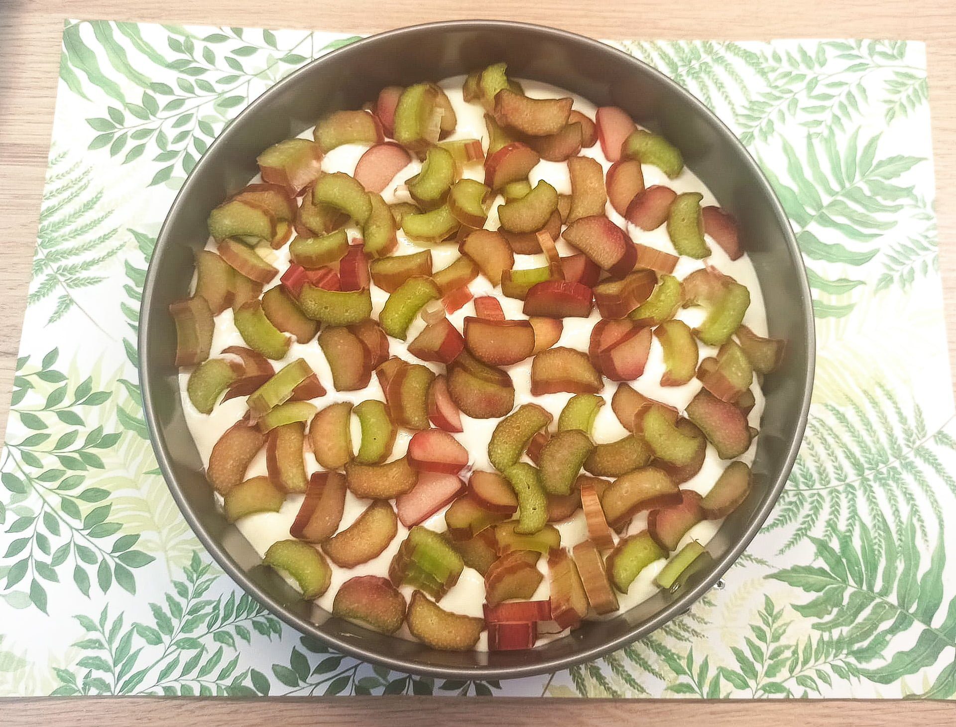 Ciasto serowe z rabarbarem