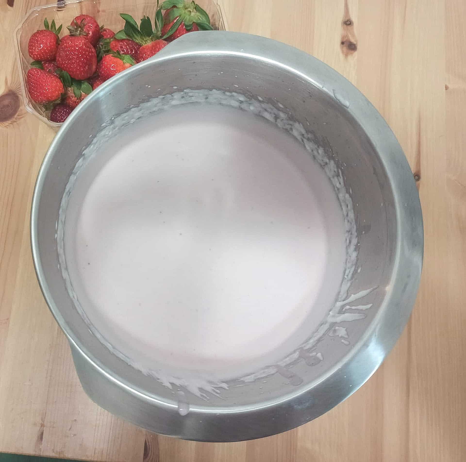 Ciasto truskawkowe ptasie mleczko