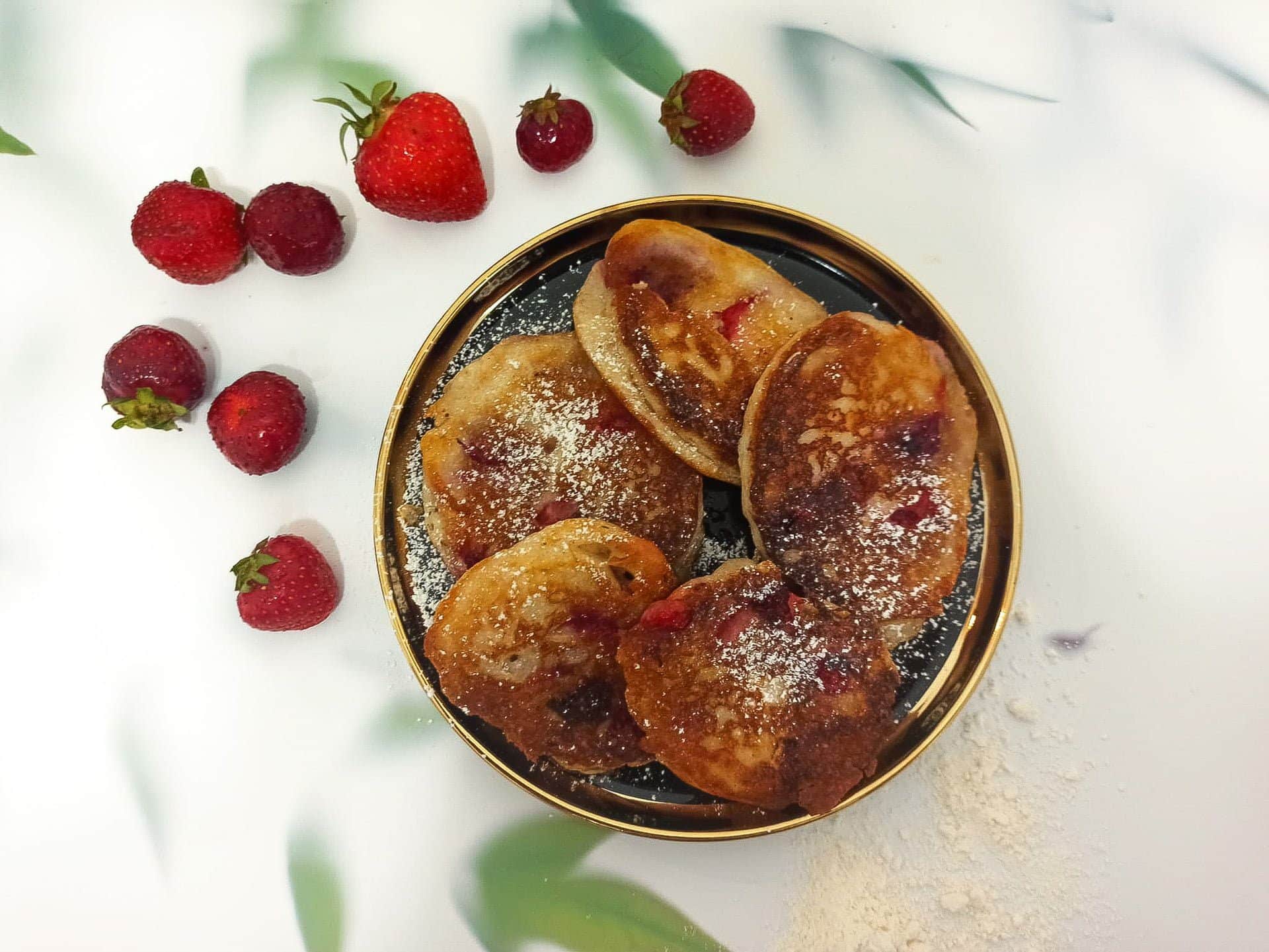 Bezglutenowe placuszki z truskawkami