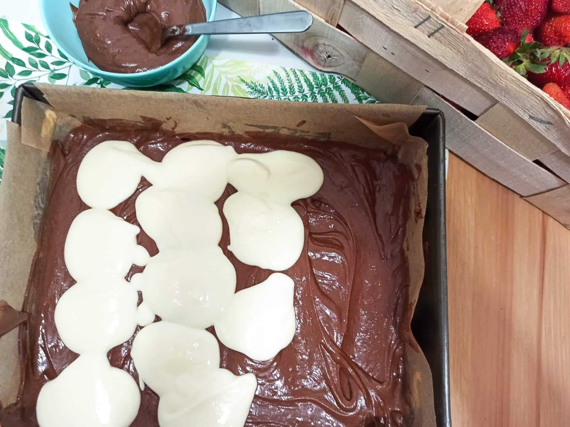 Sernikobrownie z truskawkami