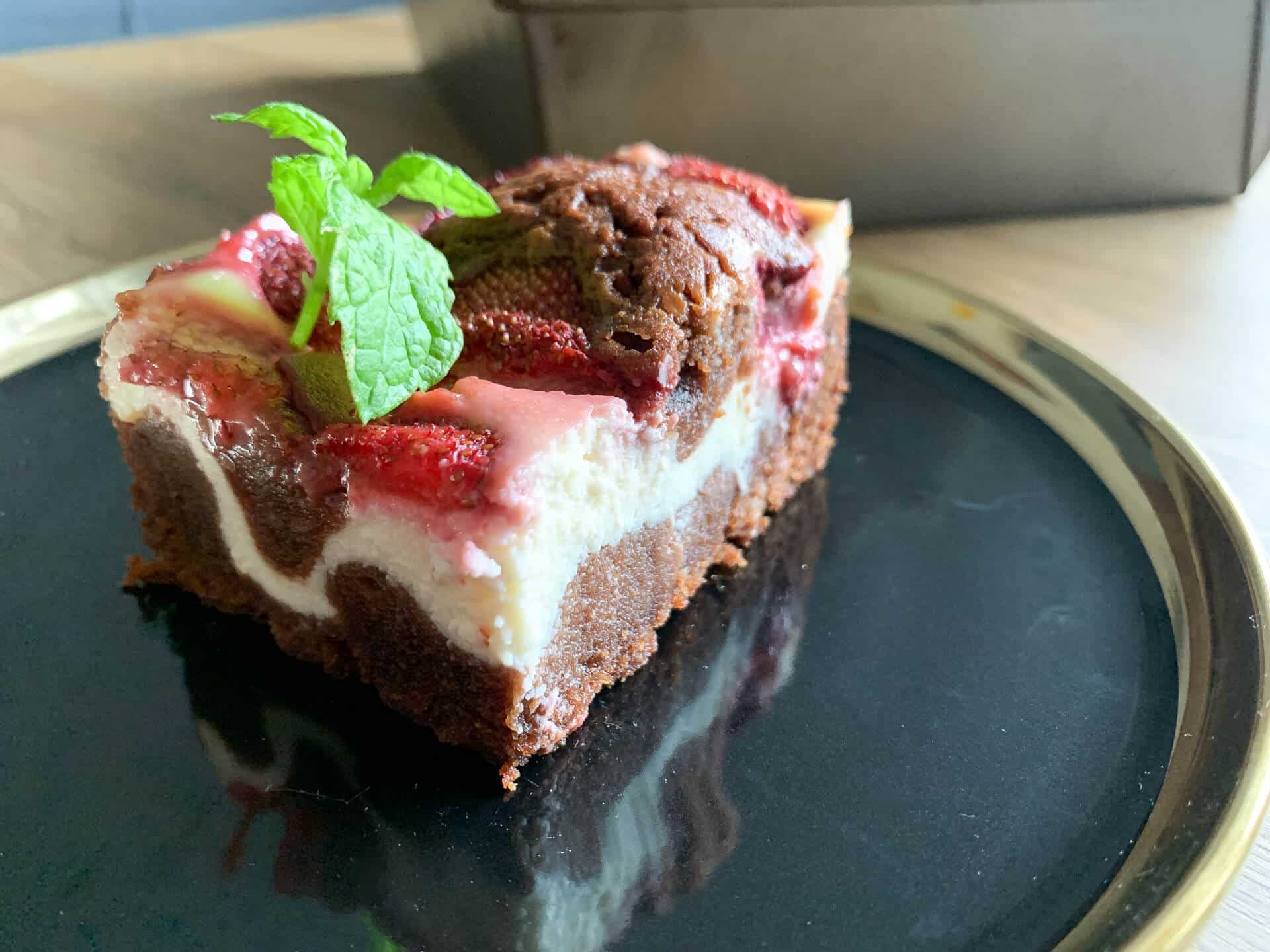 Sernikobrownie z truskawkami