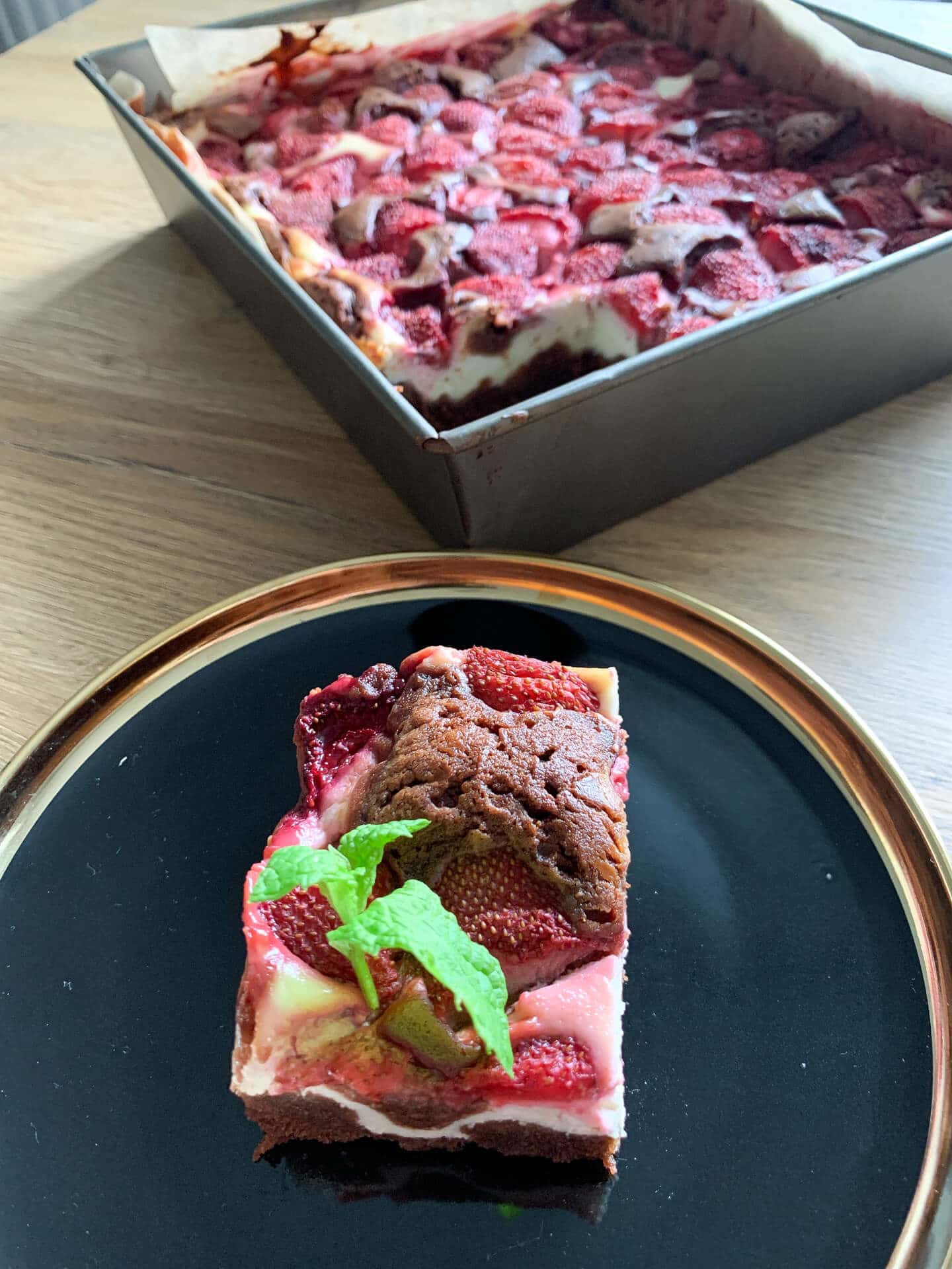 Sernikobrownie z truskawkami