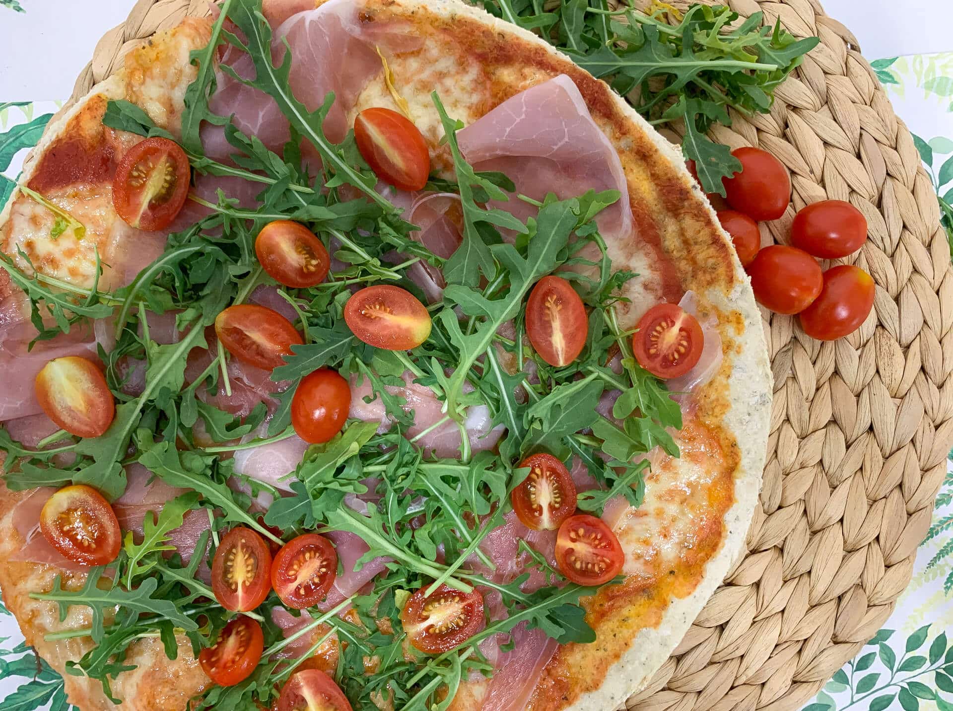 Pizza z płatków owsianych - Pizza prosciutto crudo e rucola