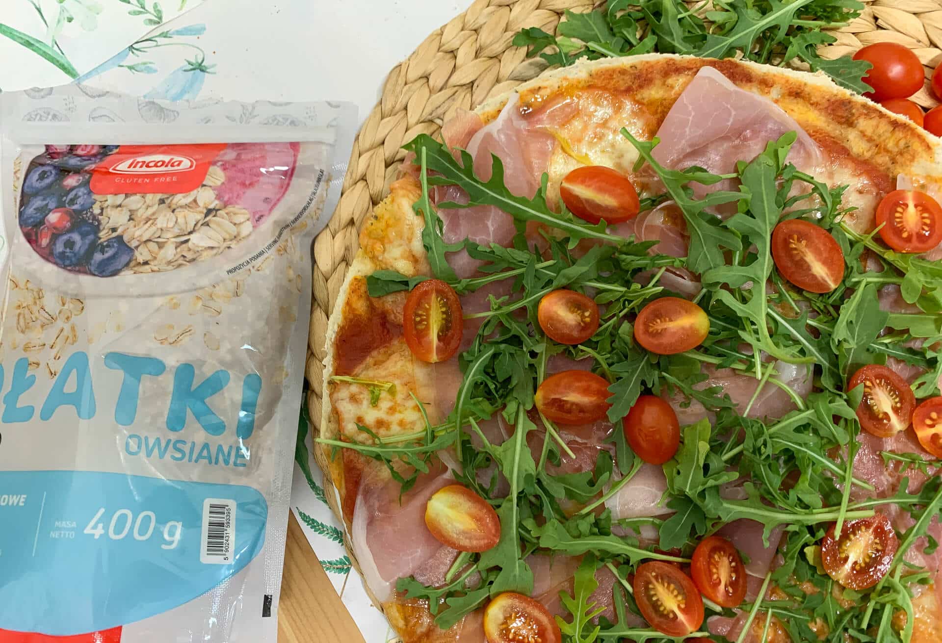 Pizza z płatków owsianych - Pizza prosciutto crudo e rucola