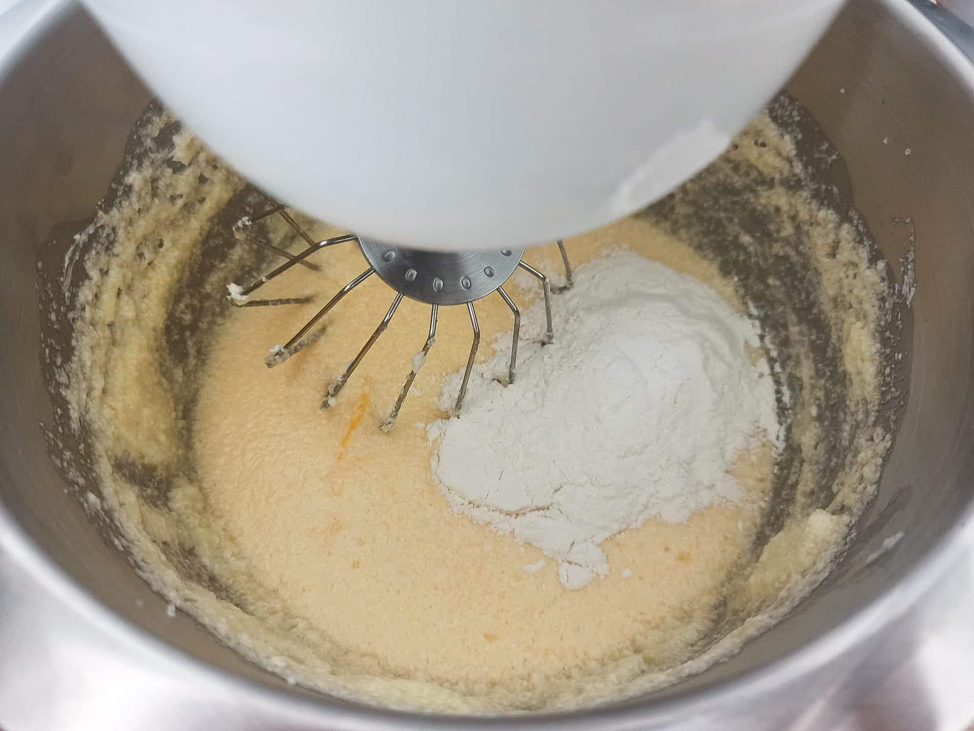 Ciasto ucierane z truskawkami