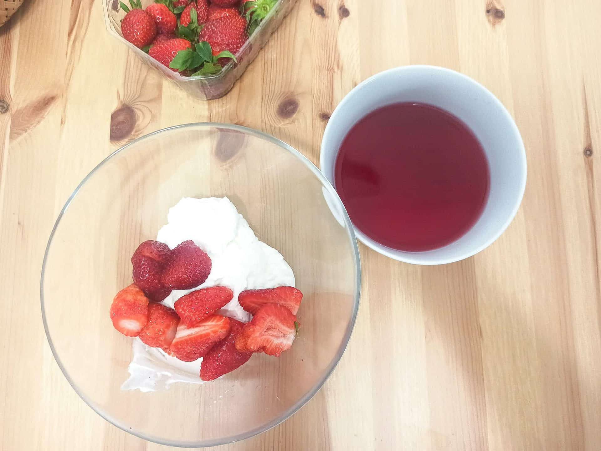 Ciasto truskawkowe ptasie mleczko