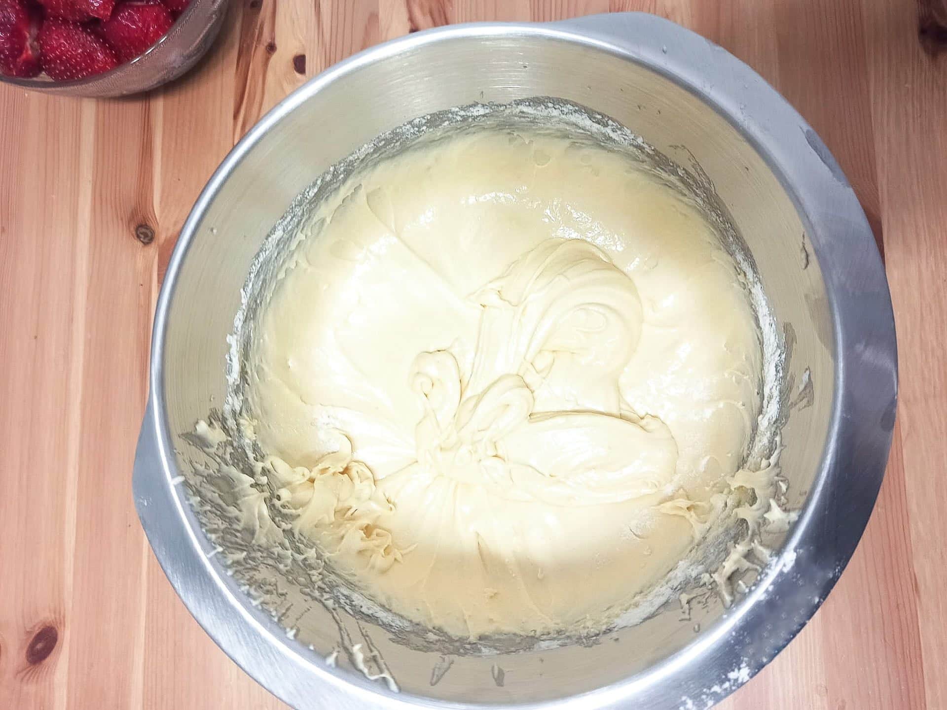 Ciasto ucierane z truskawkami