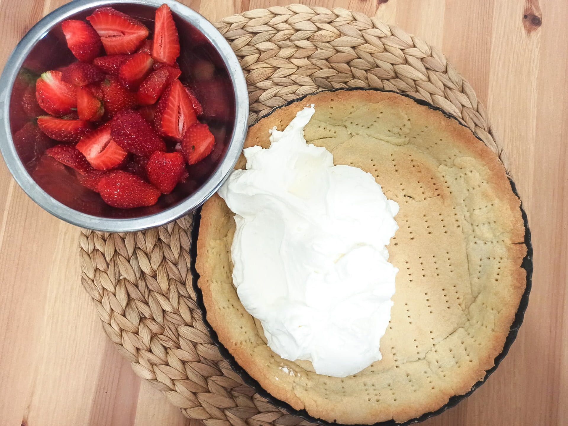 Tarta z truskawkami i kremem mascarpone