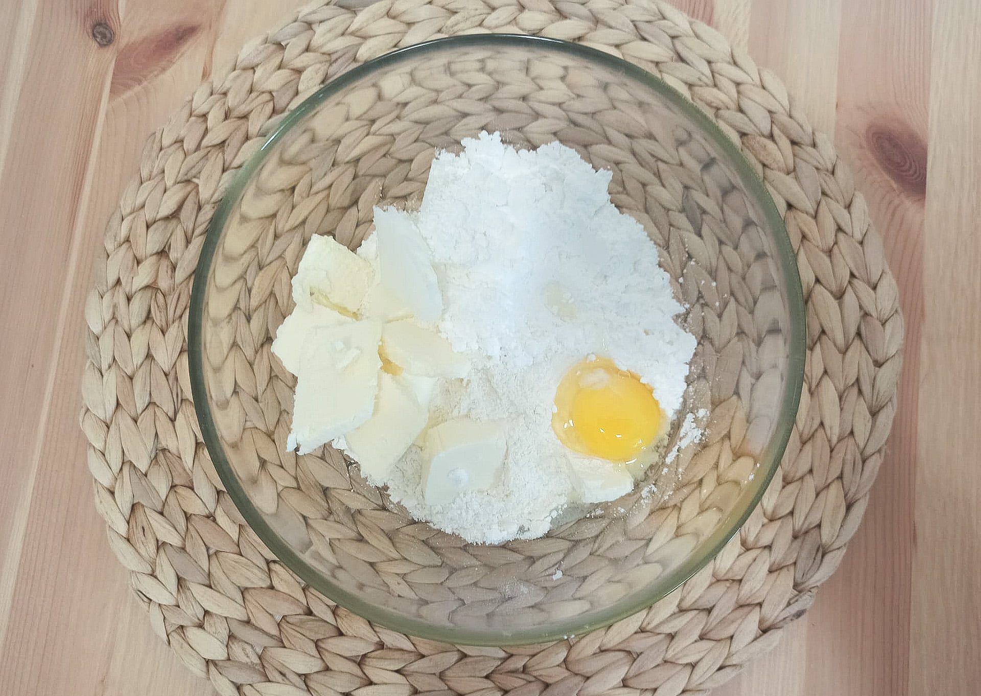 Tarta z truskawkami i kremem mascarpone