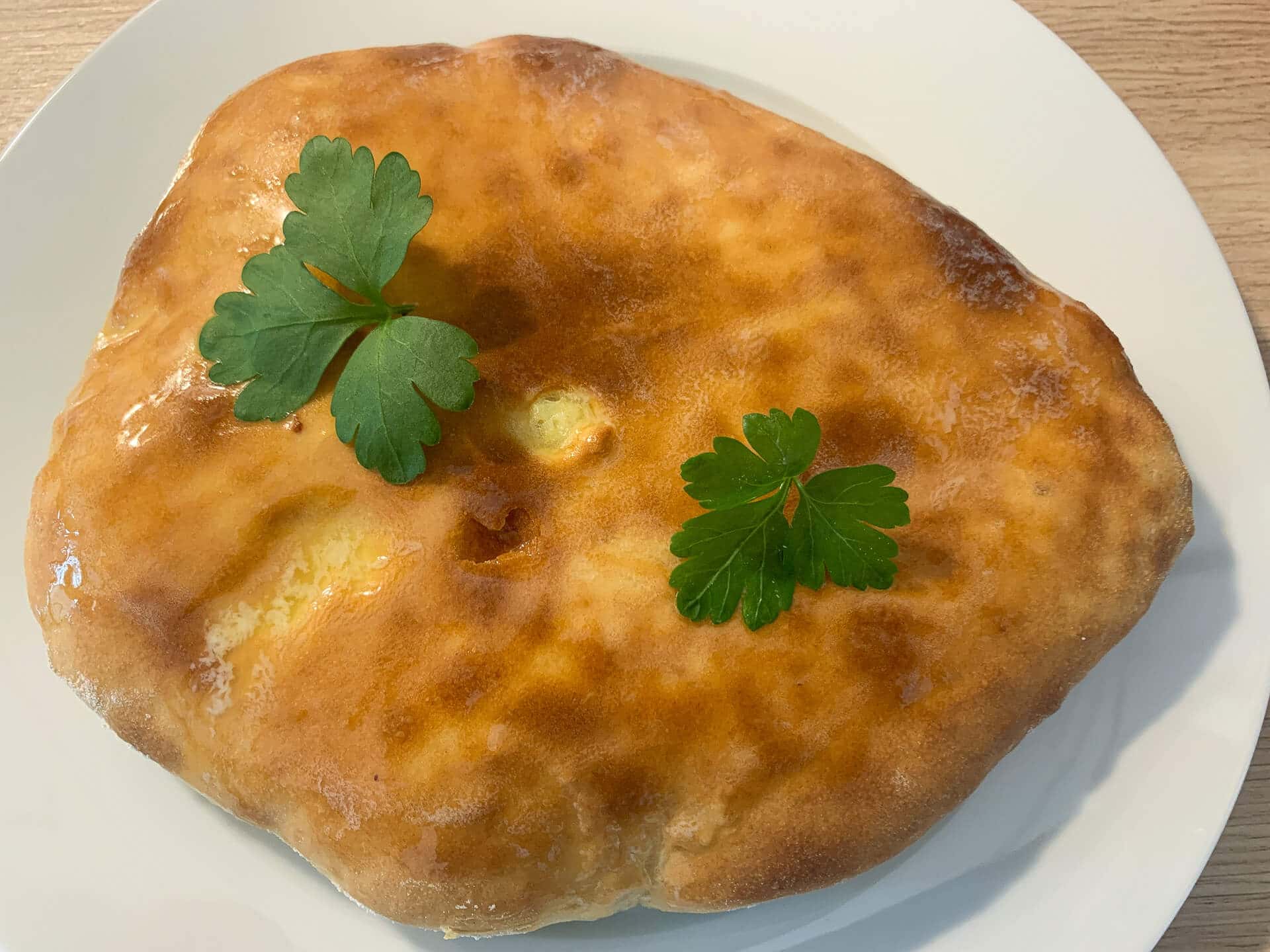 Chaczapuri Imeruli: Tradycyjne gruzińskie danie 1 Chaczapuri Imeruli: Tradycyjne gruzińskie danie